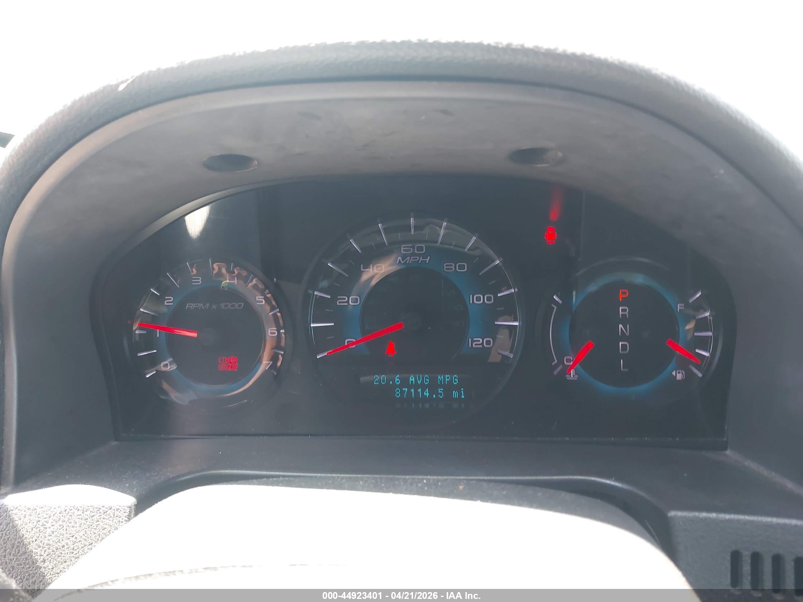 FORD FUSION image 7