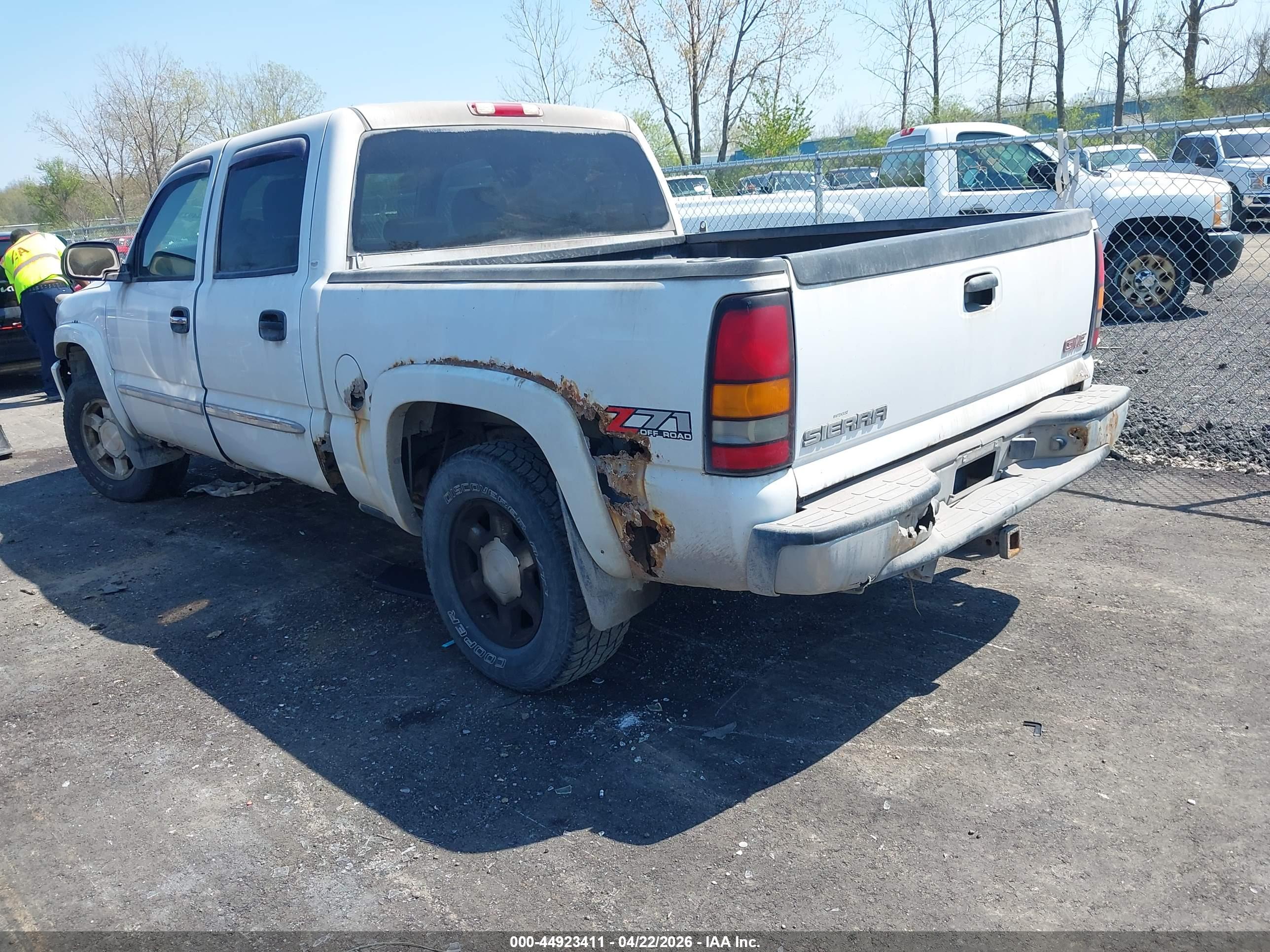 GMC SIERRA image 3