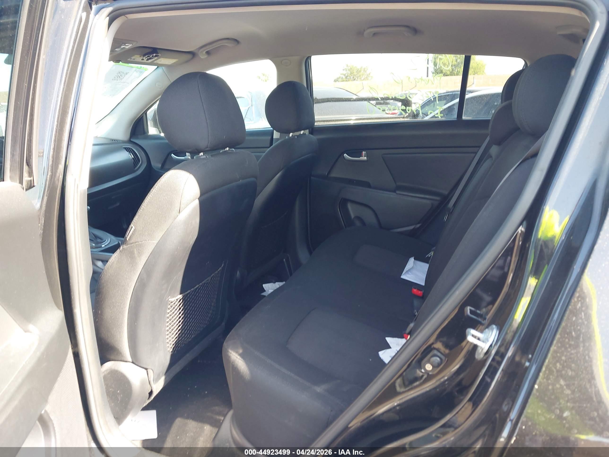 KIA SPORTAGE image 8