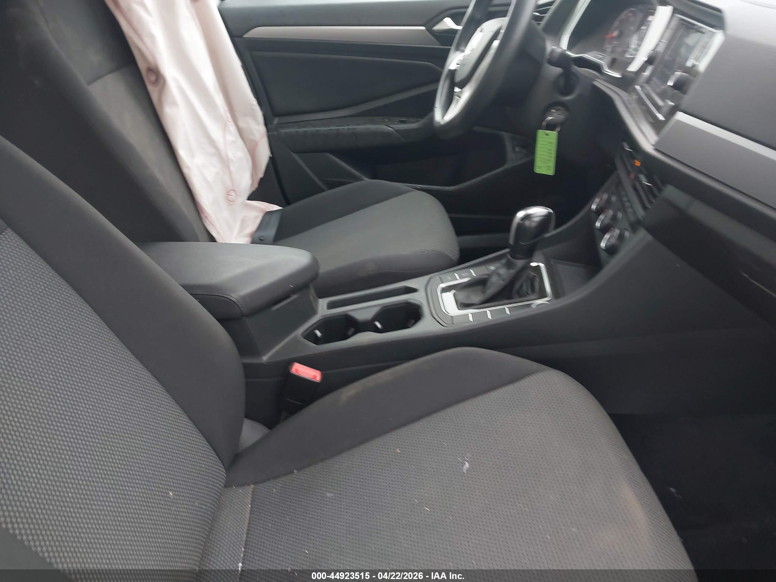 VOLKSWAGEN JETTA image 5