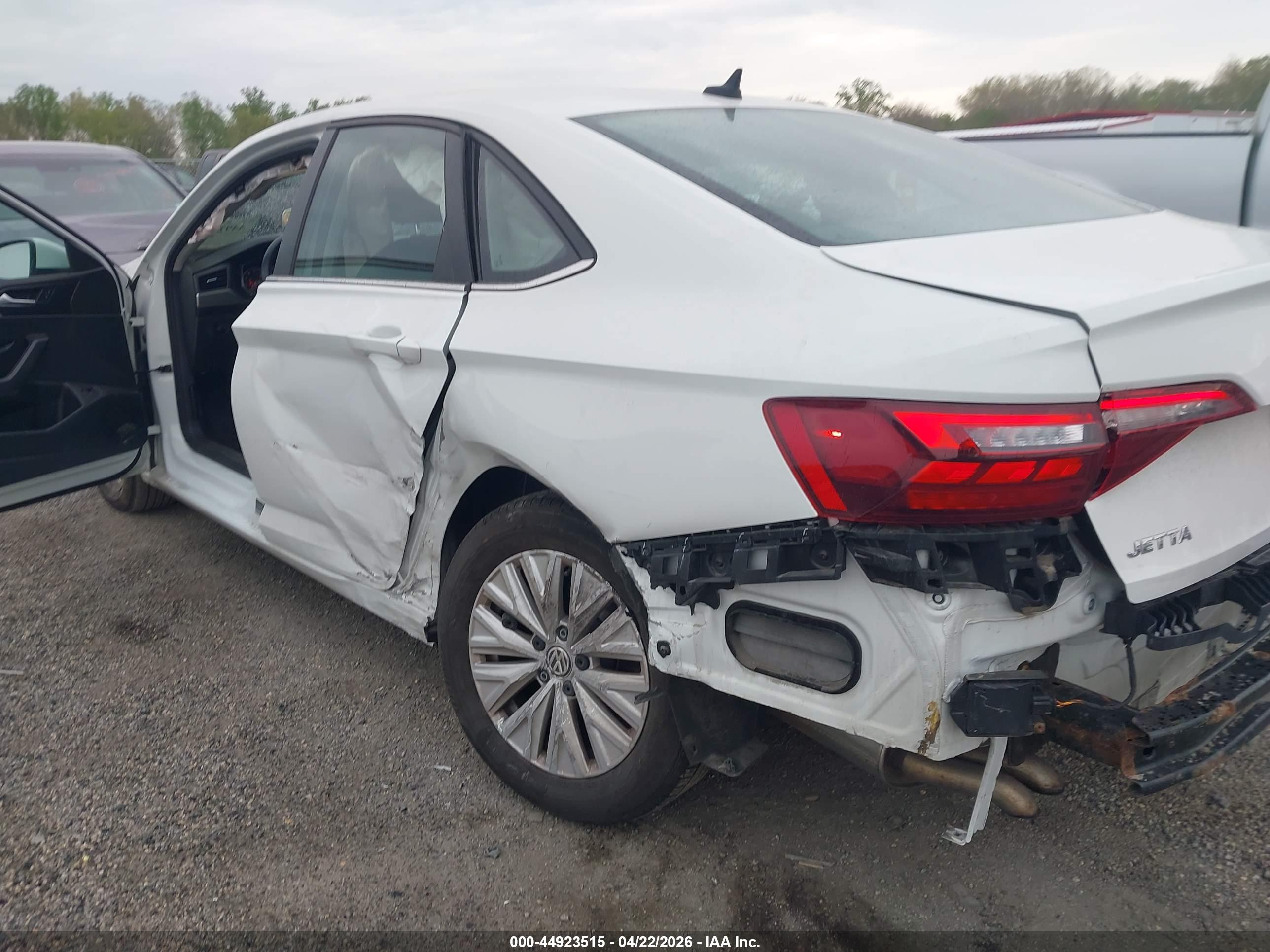 VOLKSWAGEN JETTA image 6