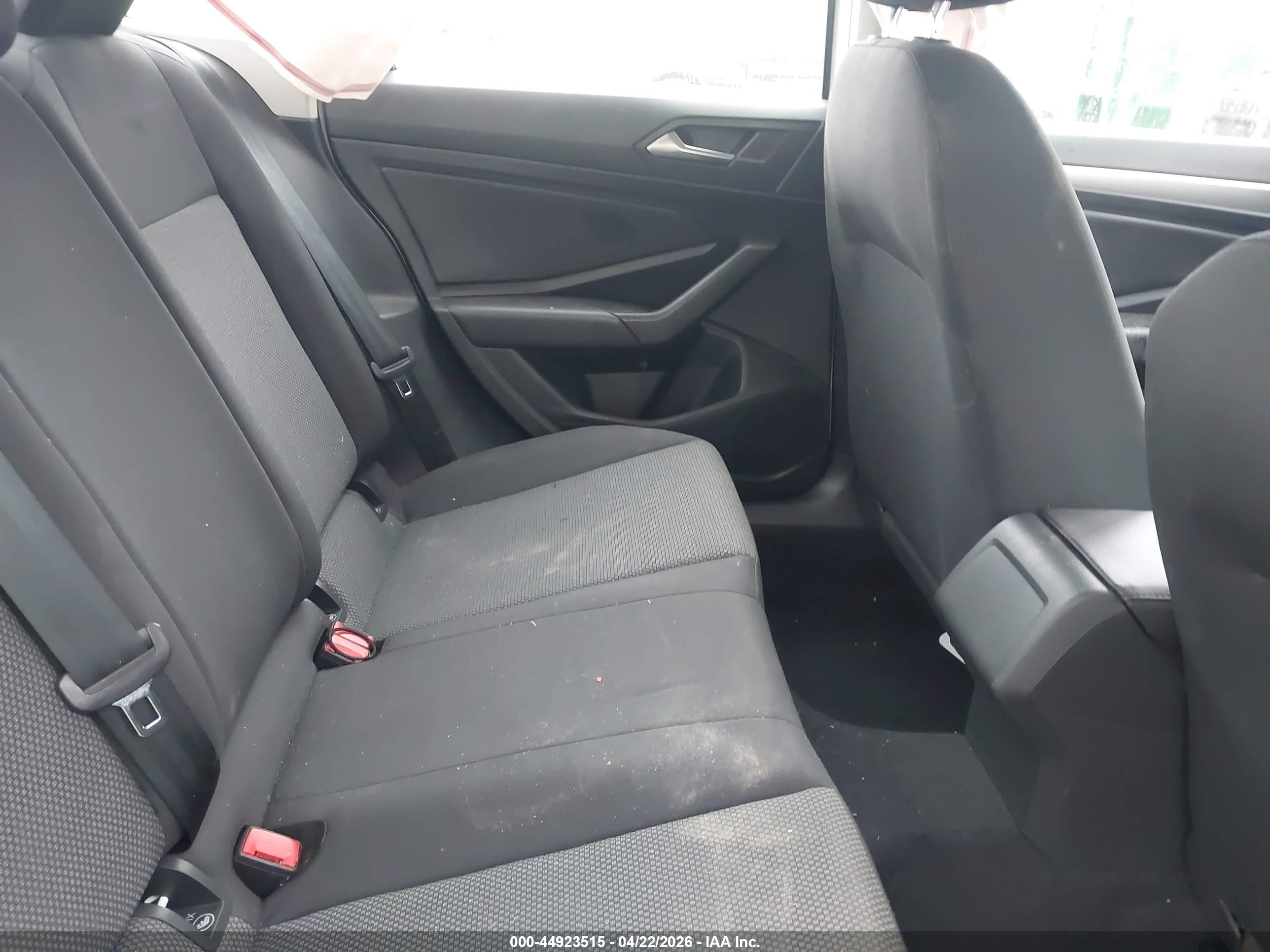 VOLKSWAGEN JETTA image 8