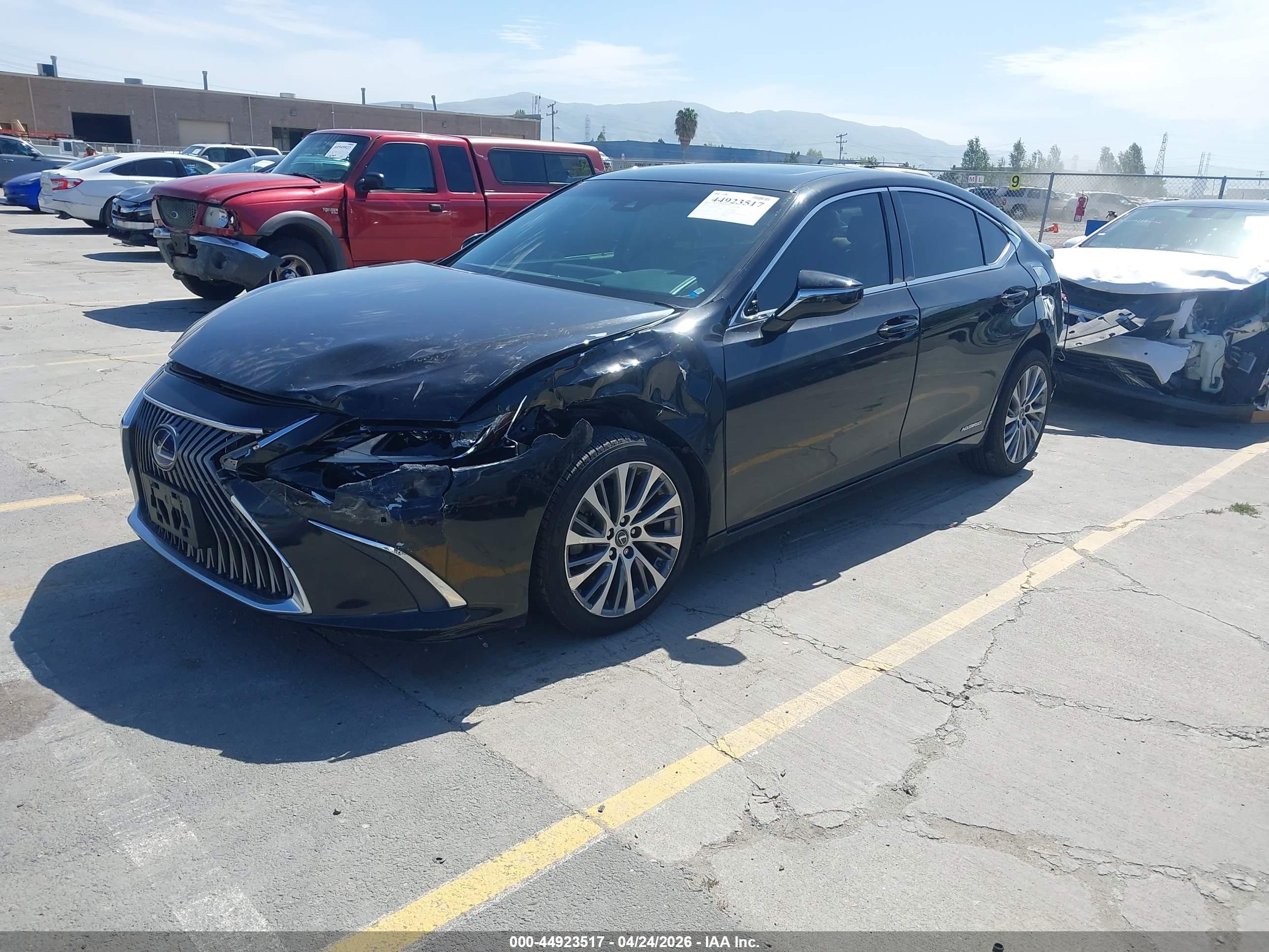 LEXUS ES image 2
