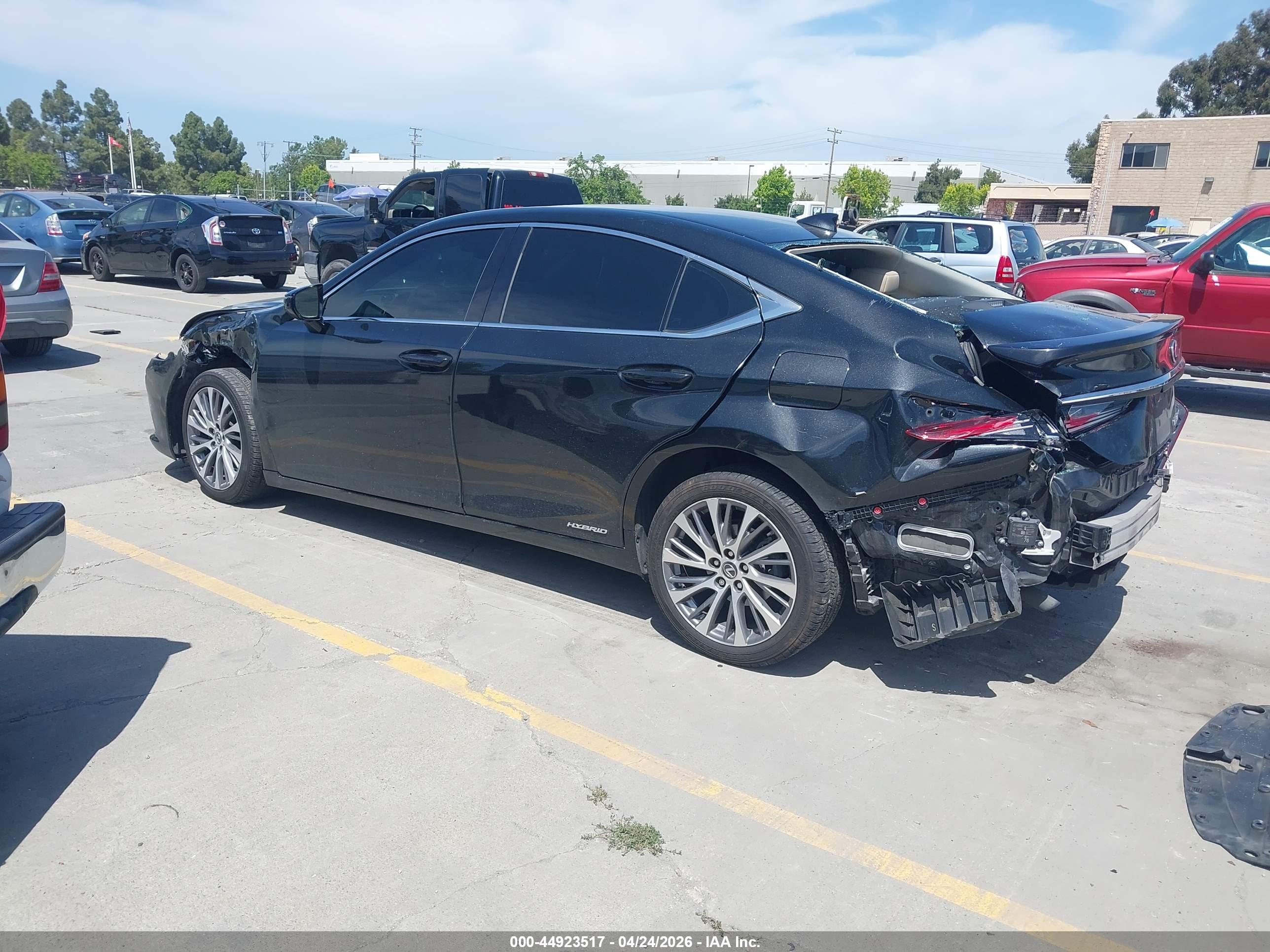 LEXUS ES image 3