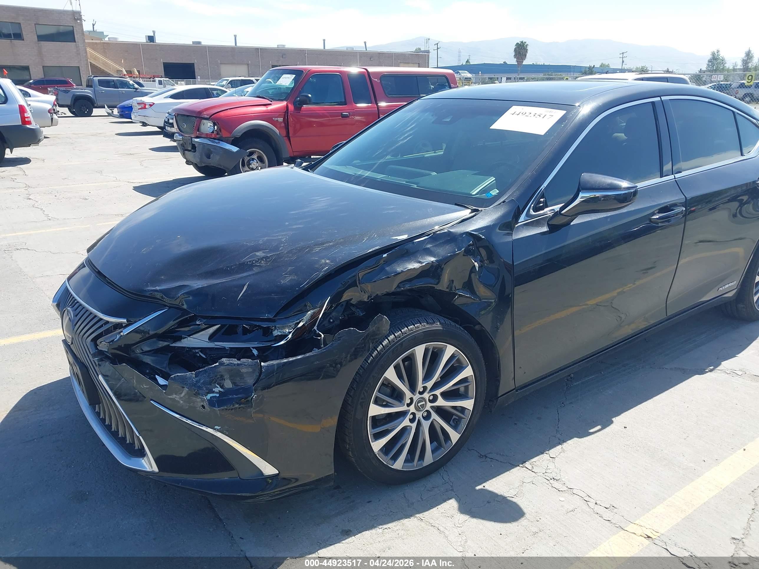 LEXUS ES image 6
