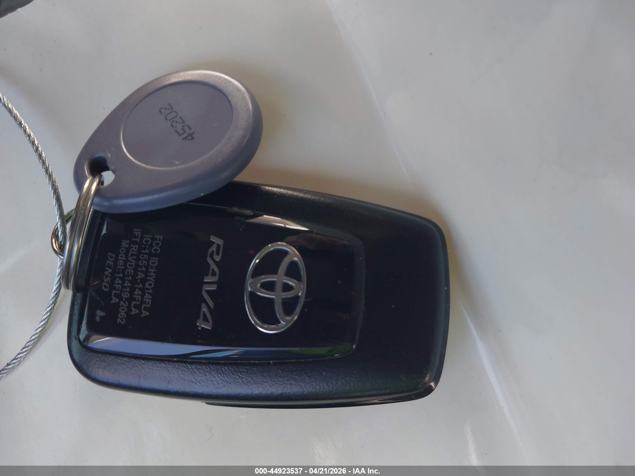 TOYOTA RAV4 image 11