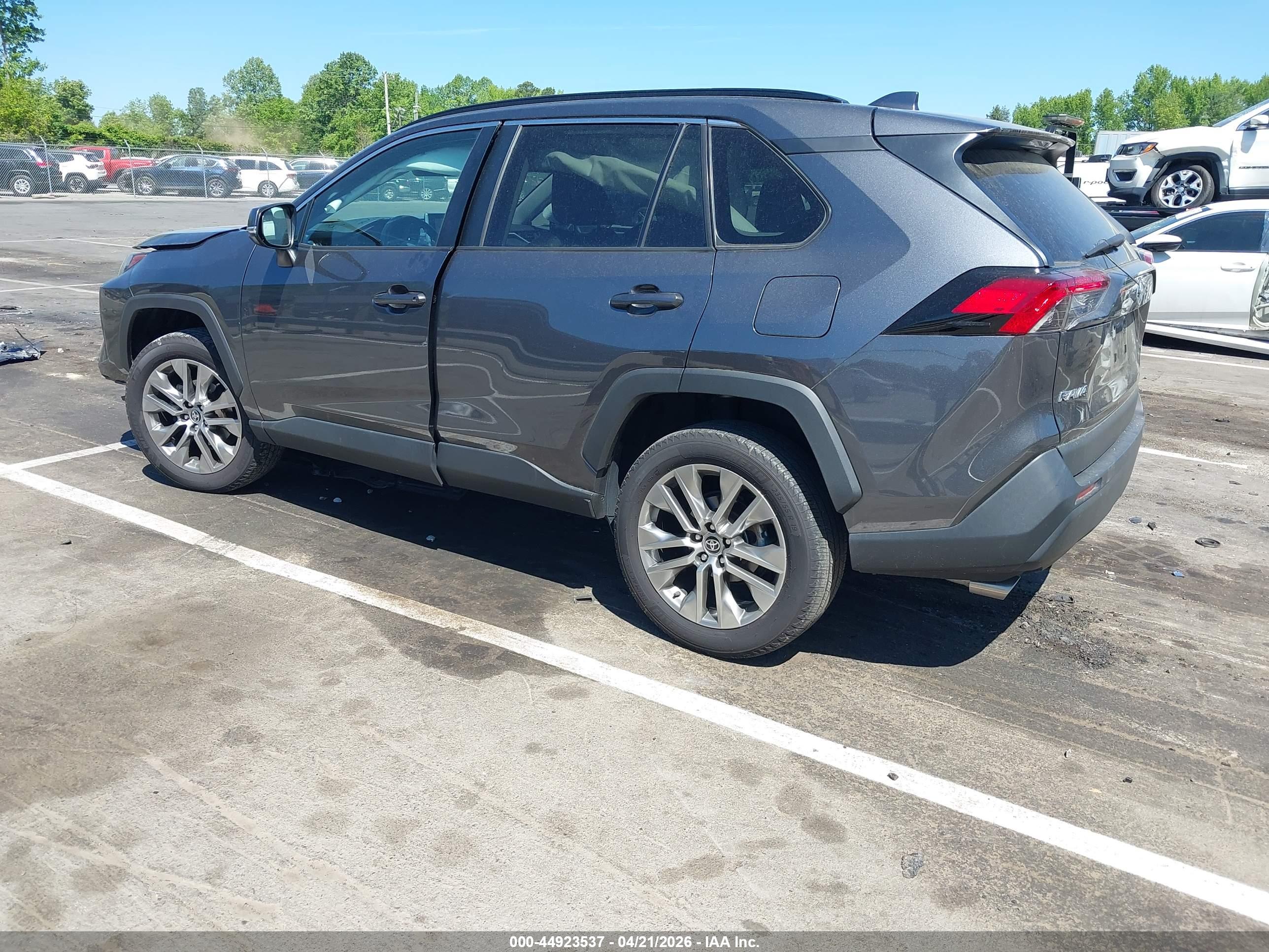 TOYOTA RAV4 image 3