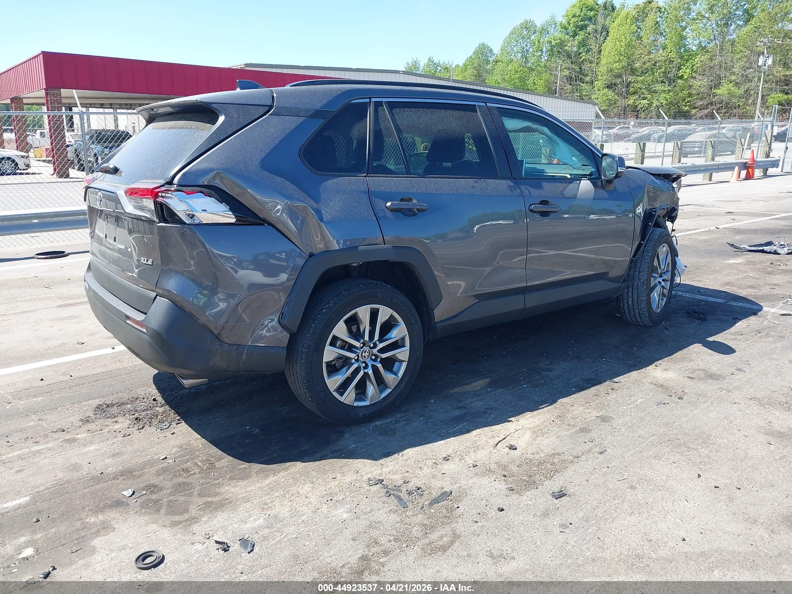 TOYOTA RAV4 image 4