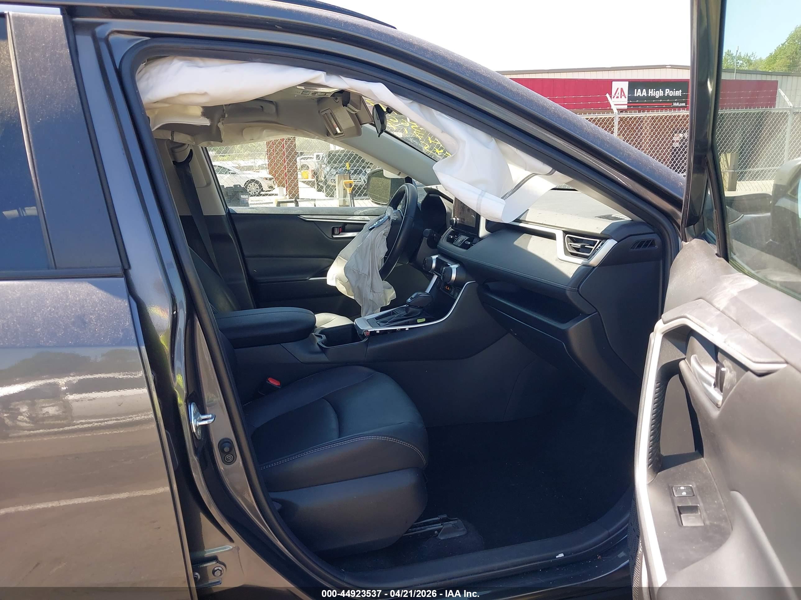 TOYOTA RAV4 image 5