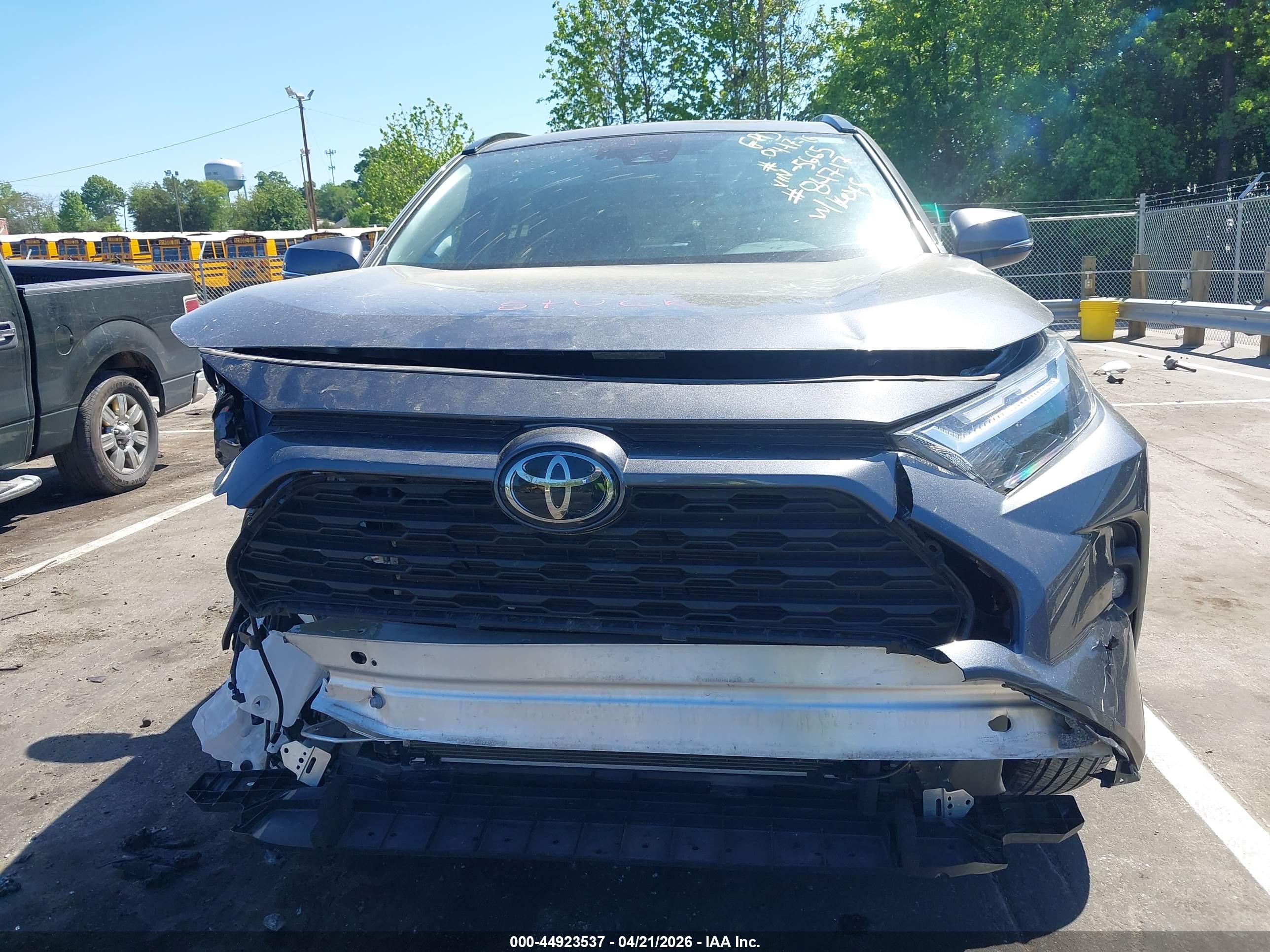 TOYOTA RAV4 image 6