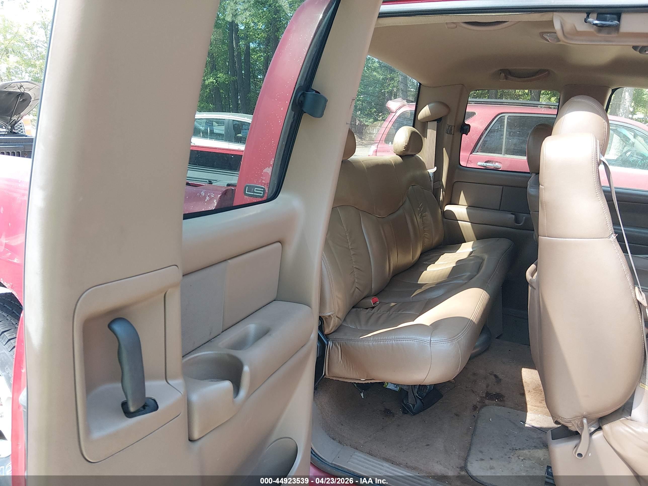 CHEVROLET SILVERADO image 8