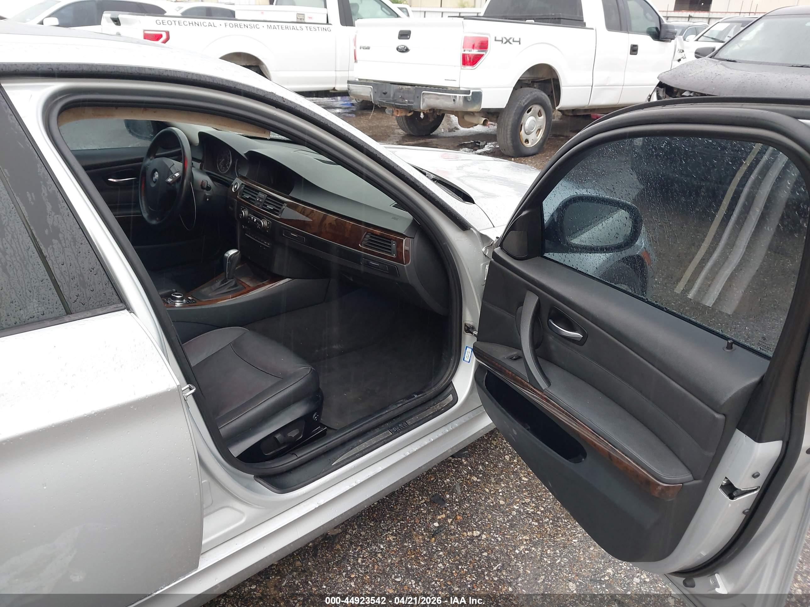 BMW 328I image 5