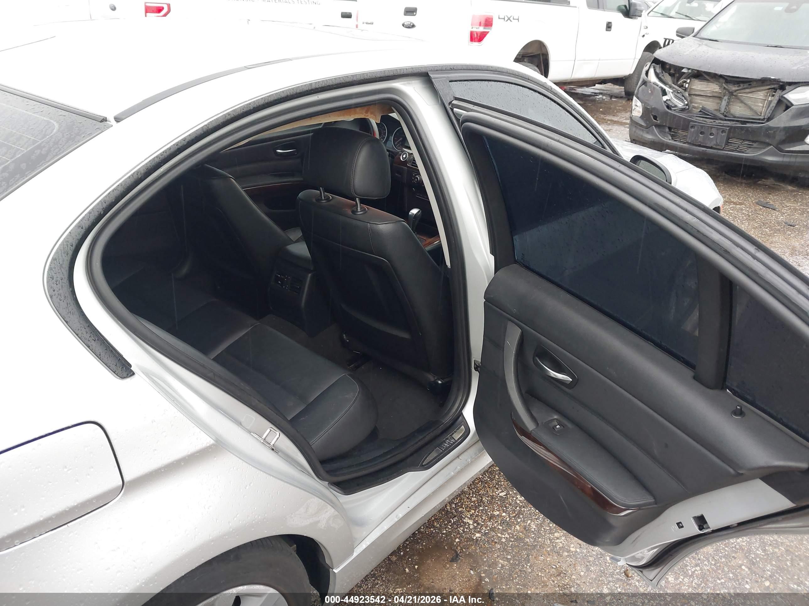BMW 328I image 8