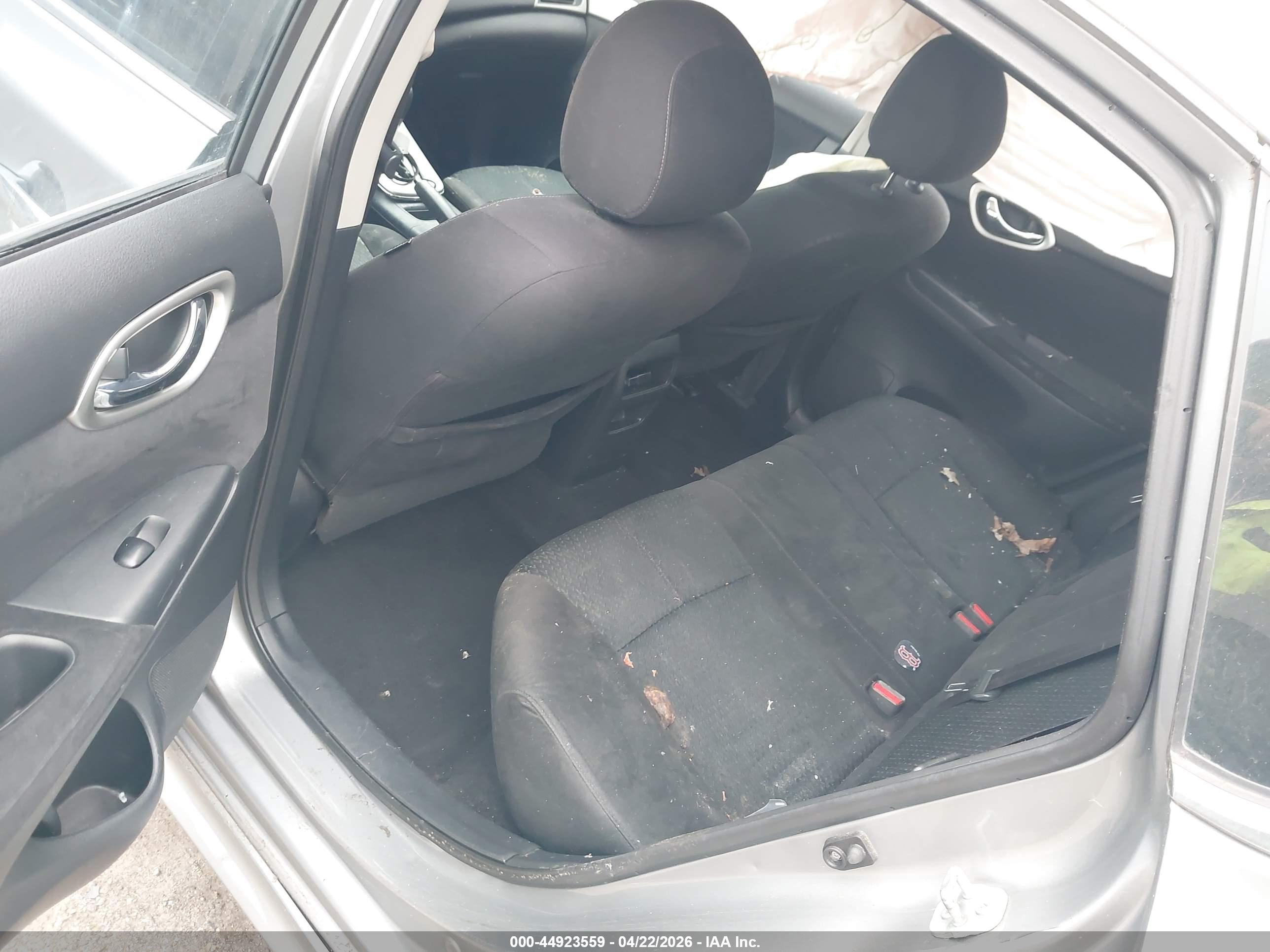 NISSAN SENTRA image 8