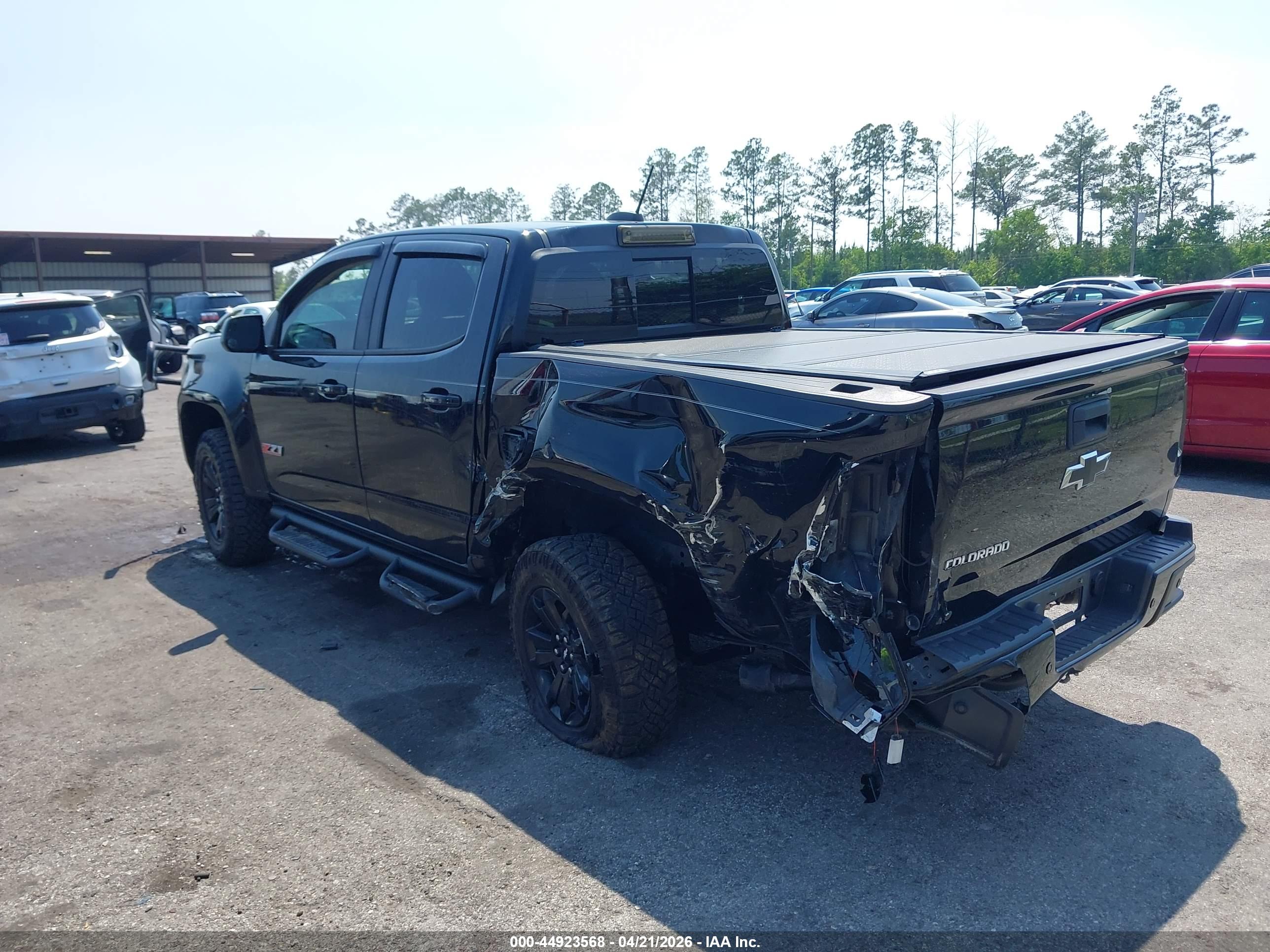 CHEVROLET COLORADO image 3