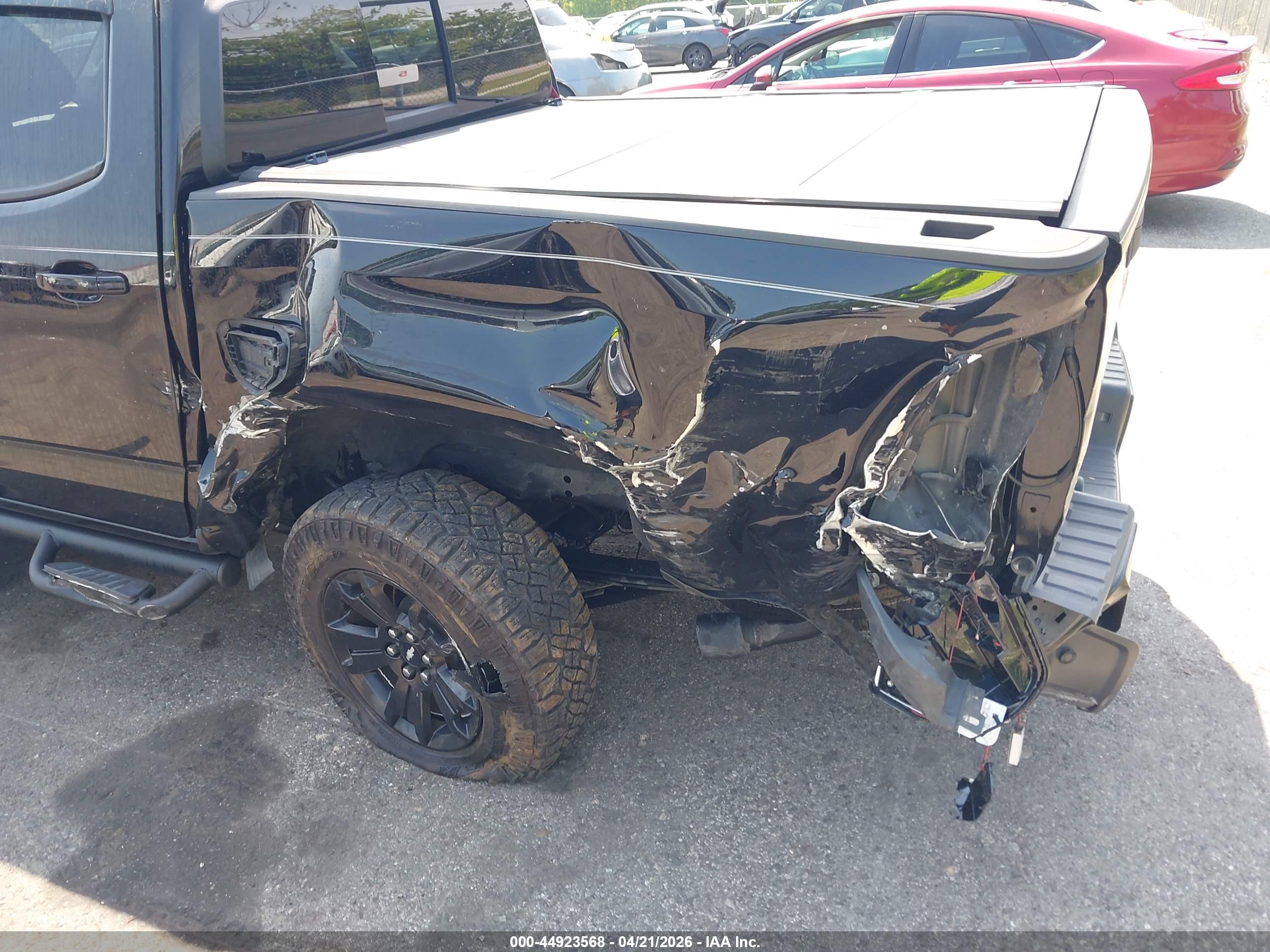 CHEVROLET COLORADO image 6