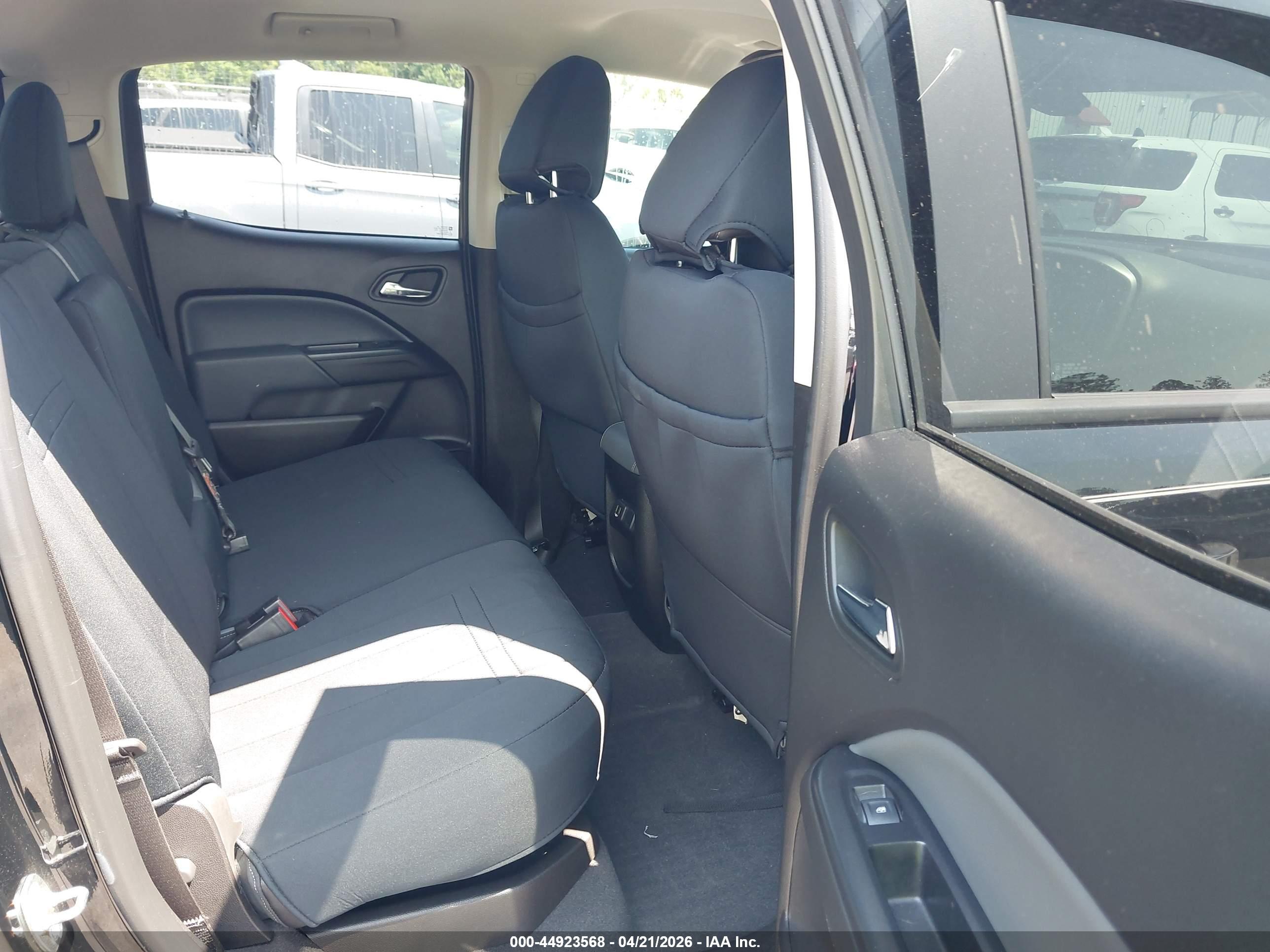 CHEVROLET COLORADO image 8