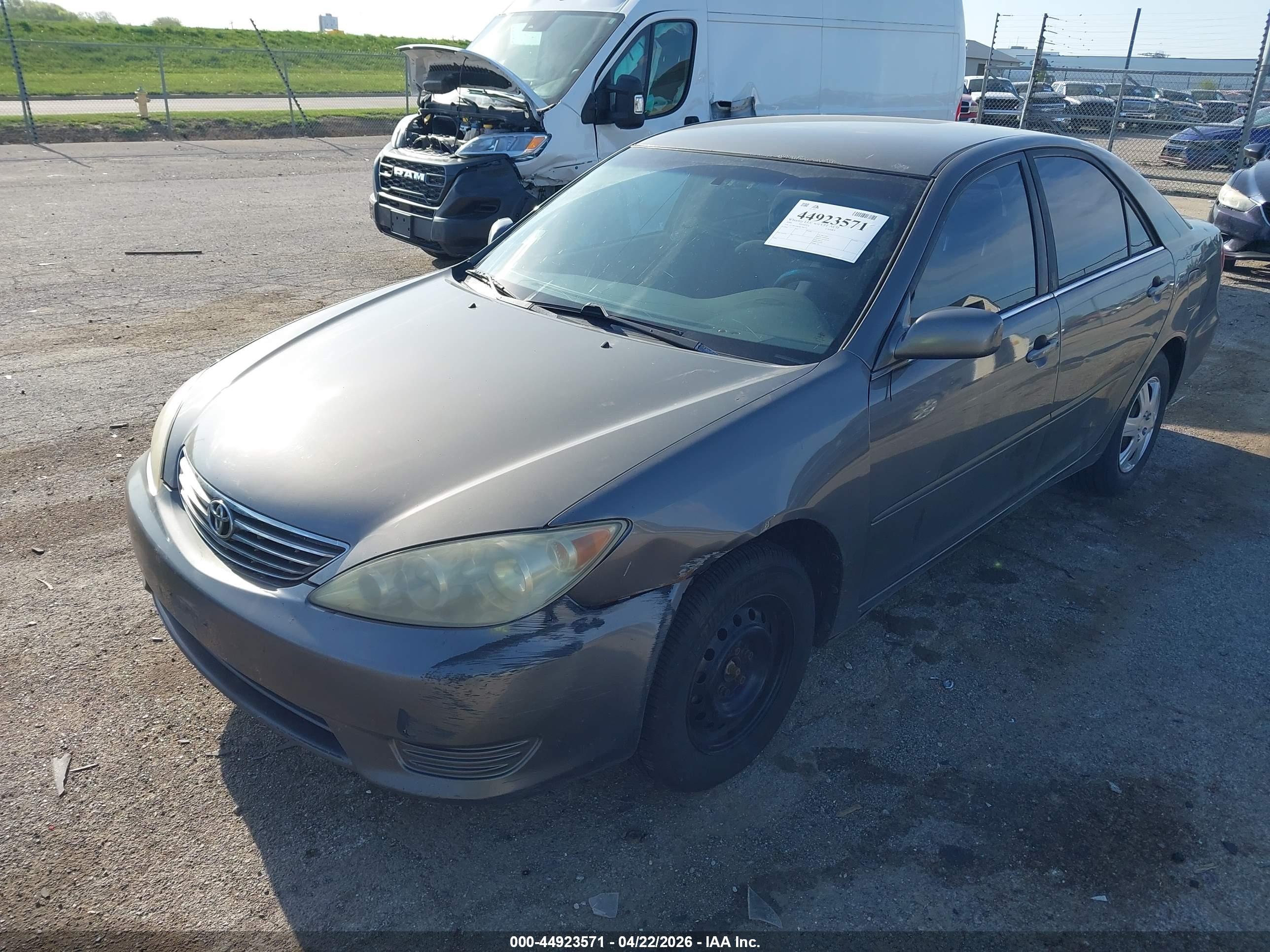 TOYOTA CAMRY image 2
