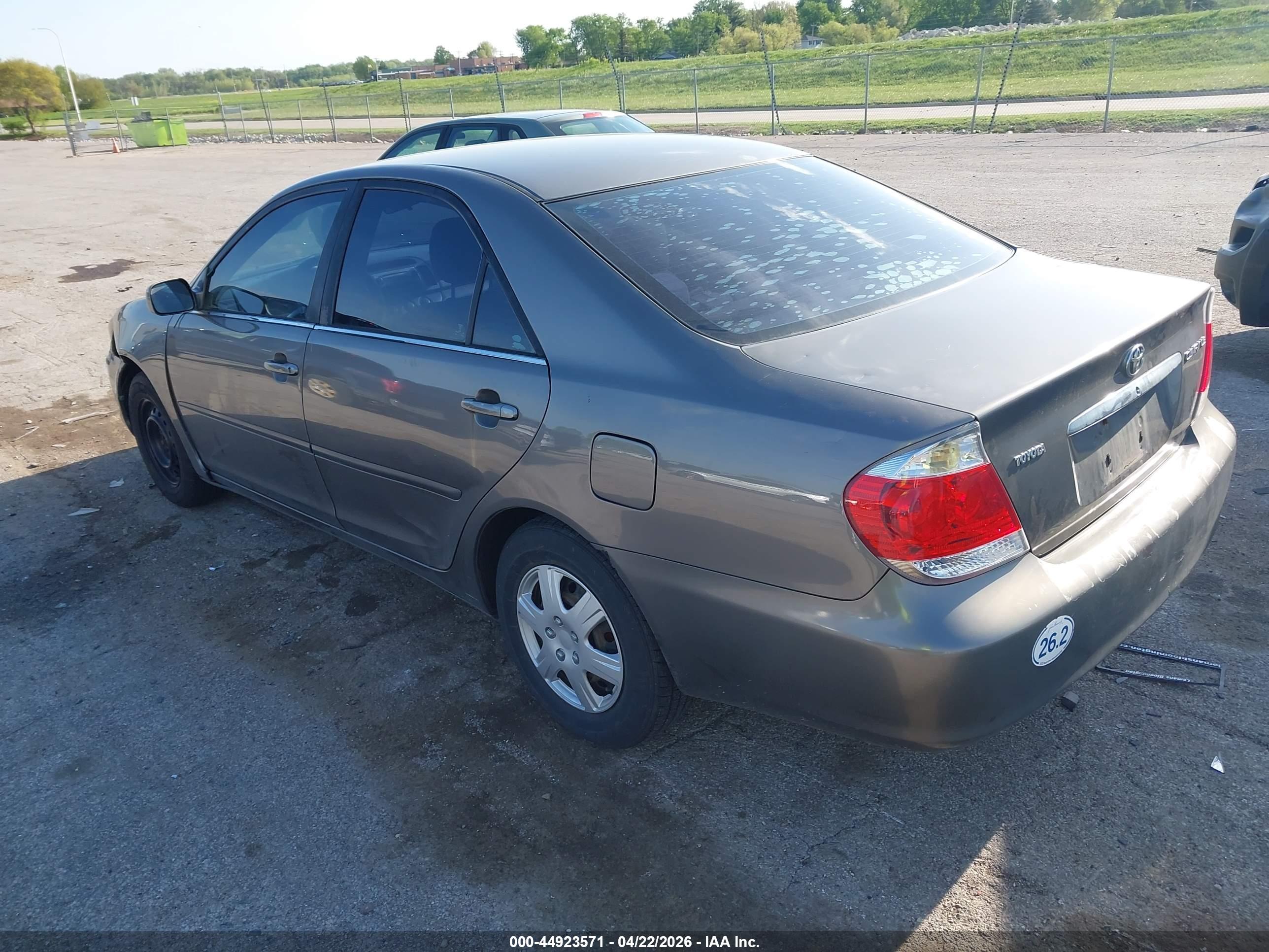 TOYOTA CAMRY image 3