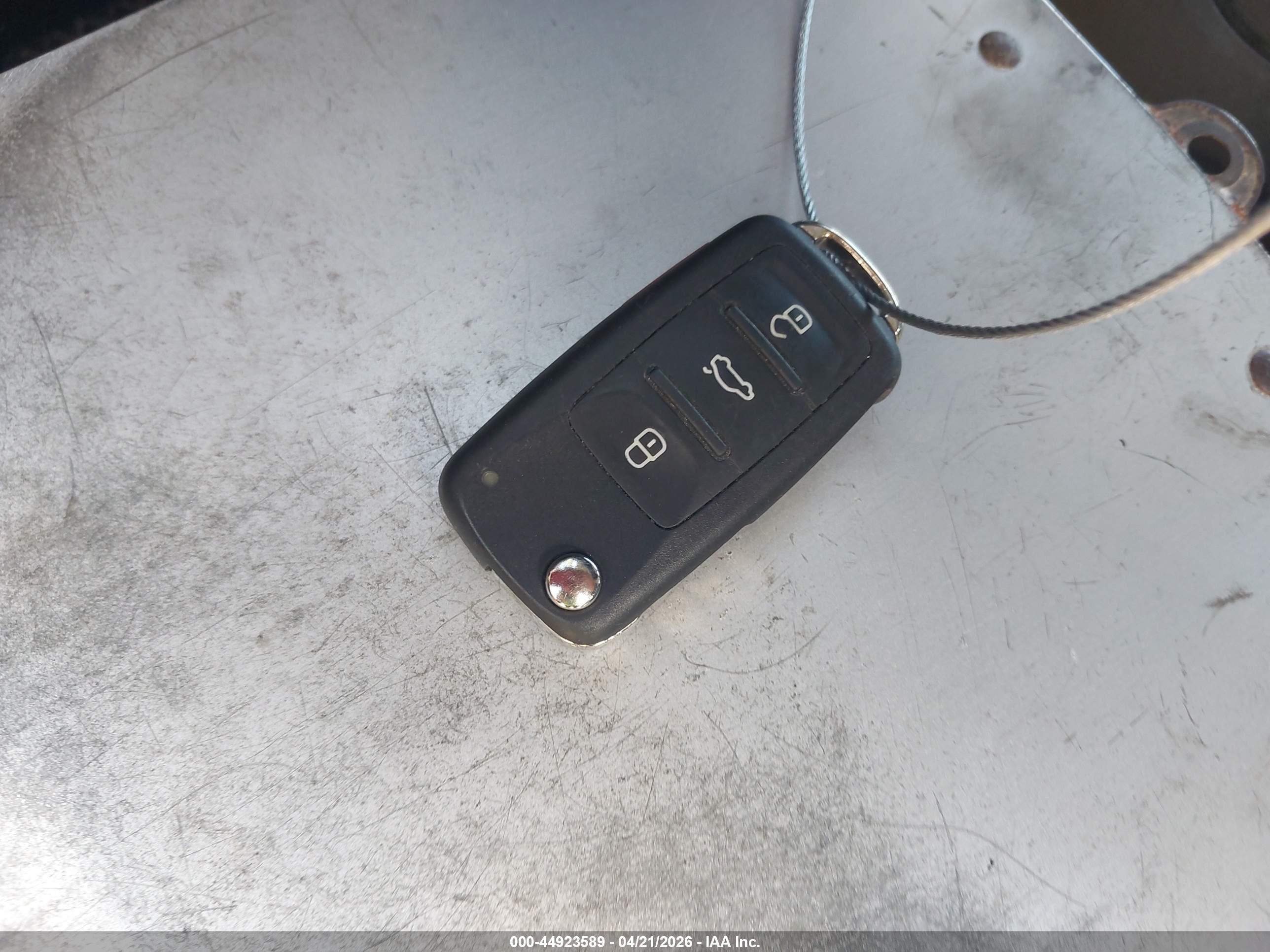 VOLKSWAGEN TAOS image 11