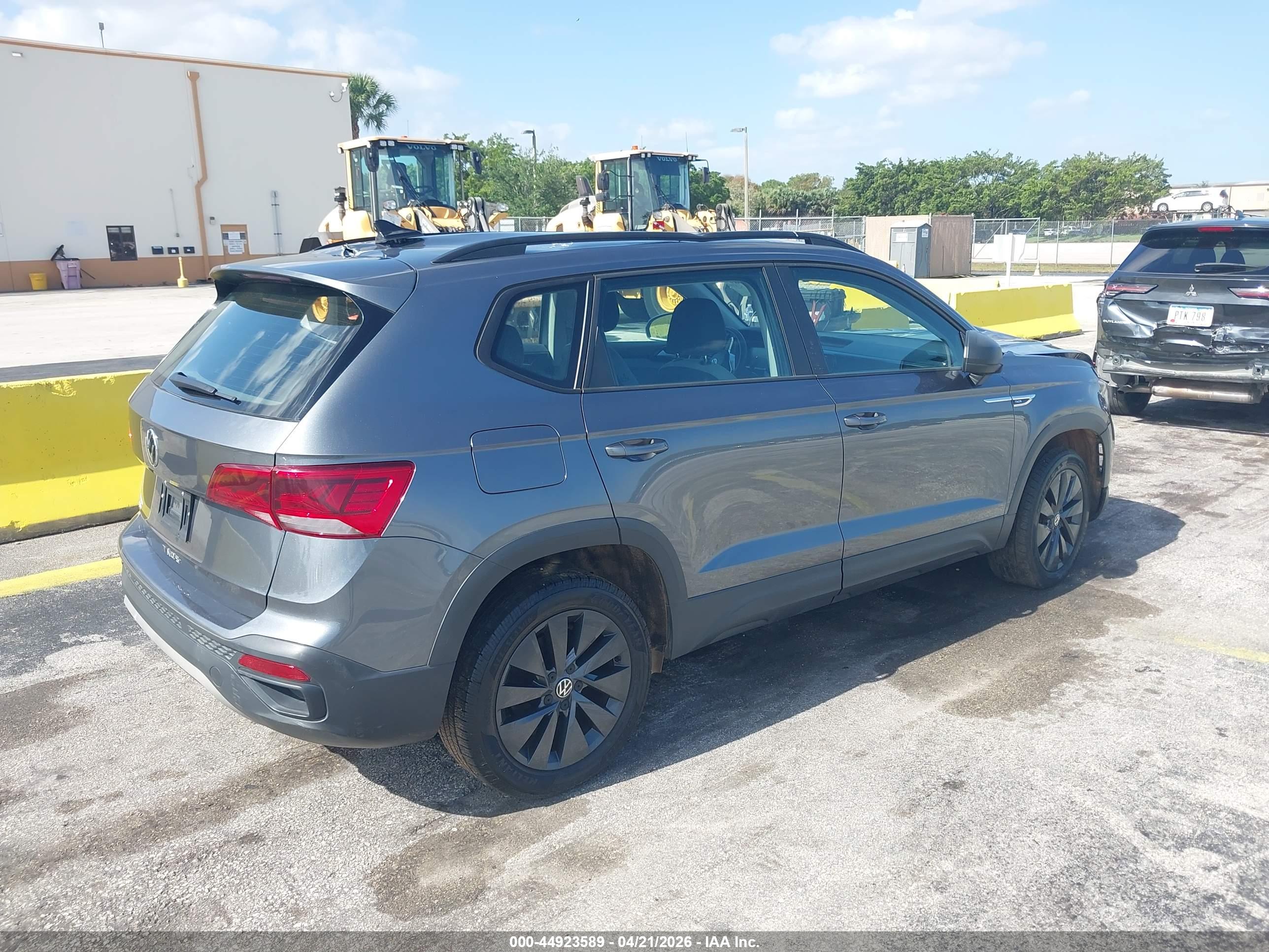 VOLKSWAGEN TAOS image 4