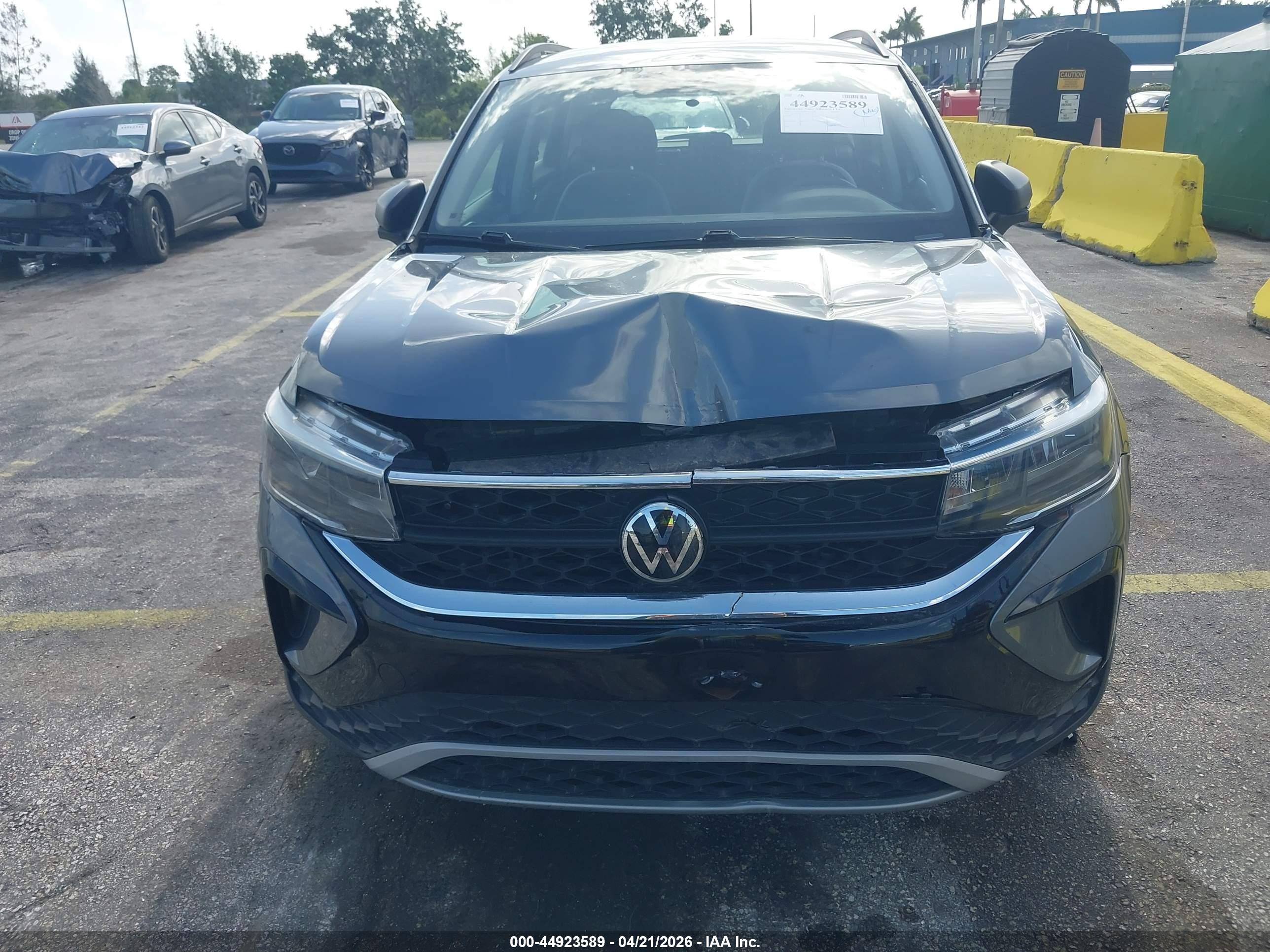 VOLKSWAGEN TAOS image 6