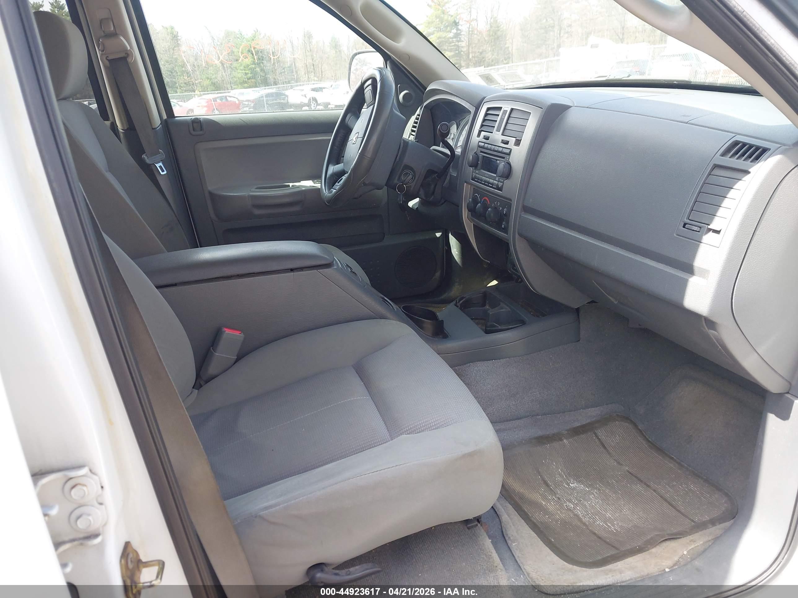 DODGE DAKOTA image 5