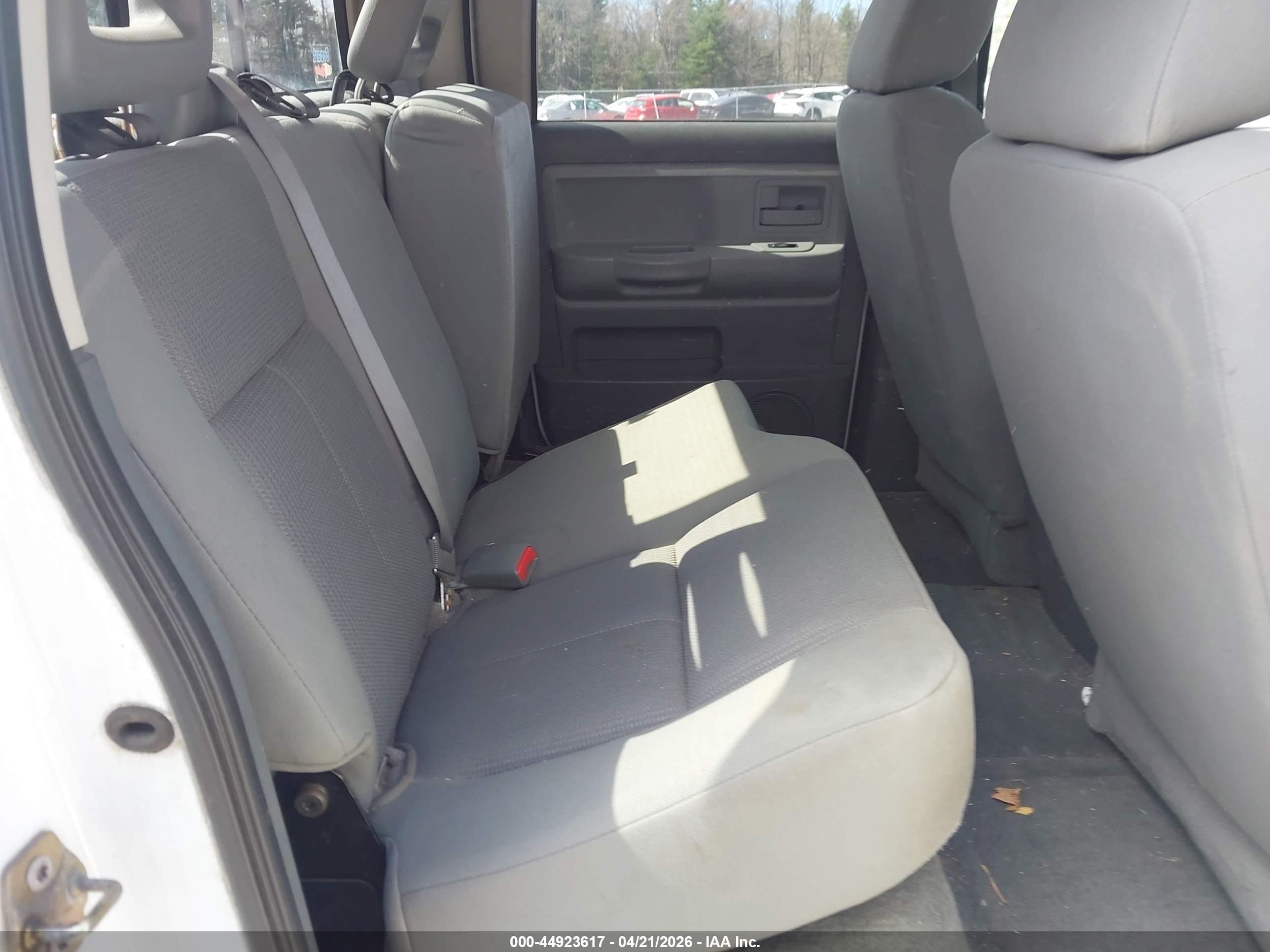 DODGE DAKOTA image 8
