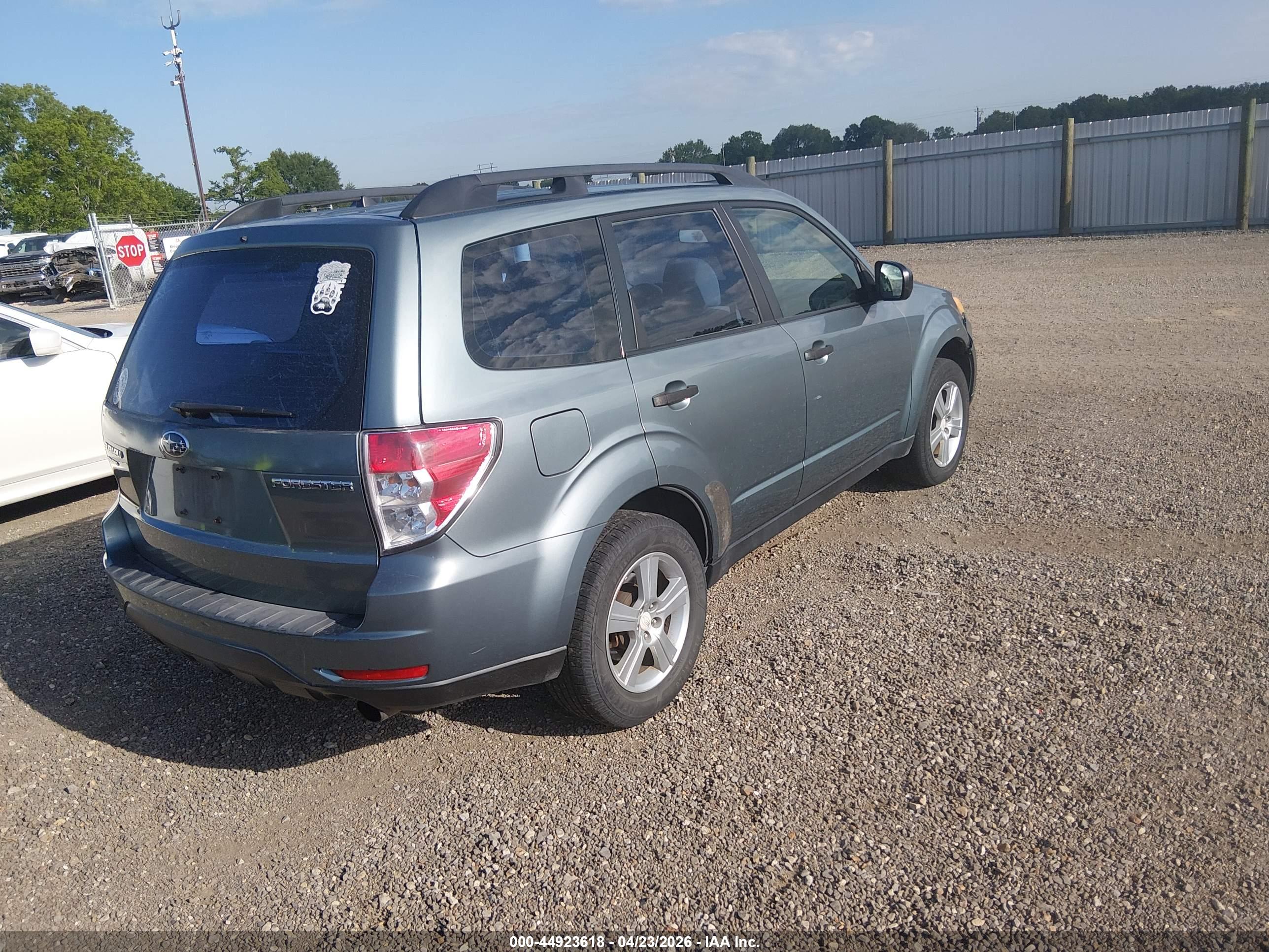 SUBARU FORESTER image 4