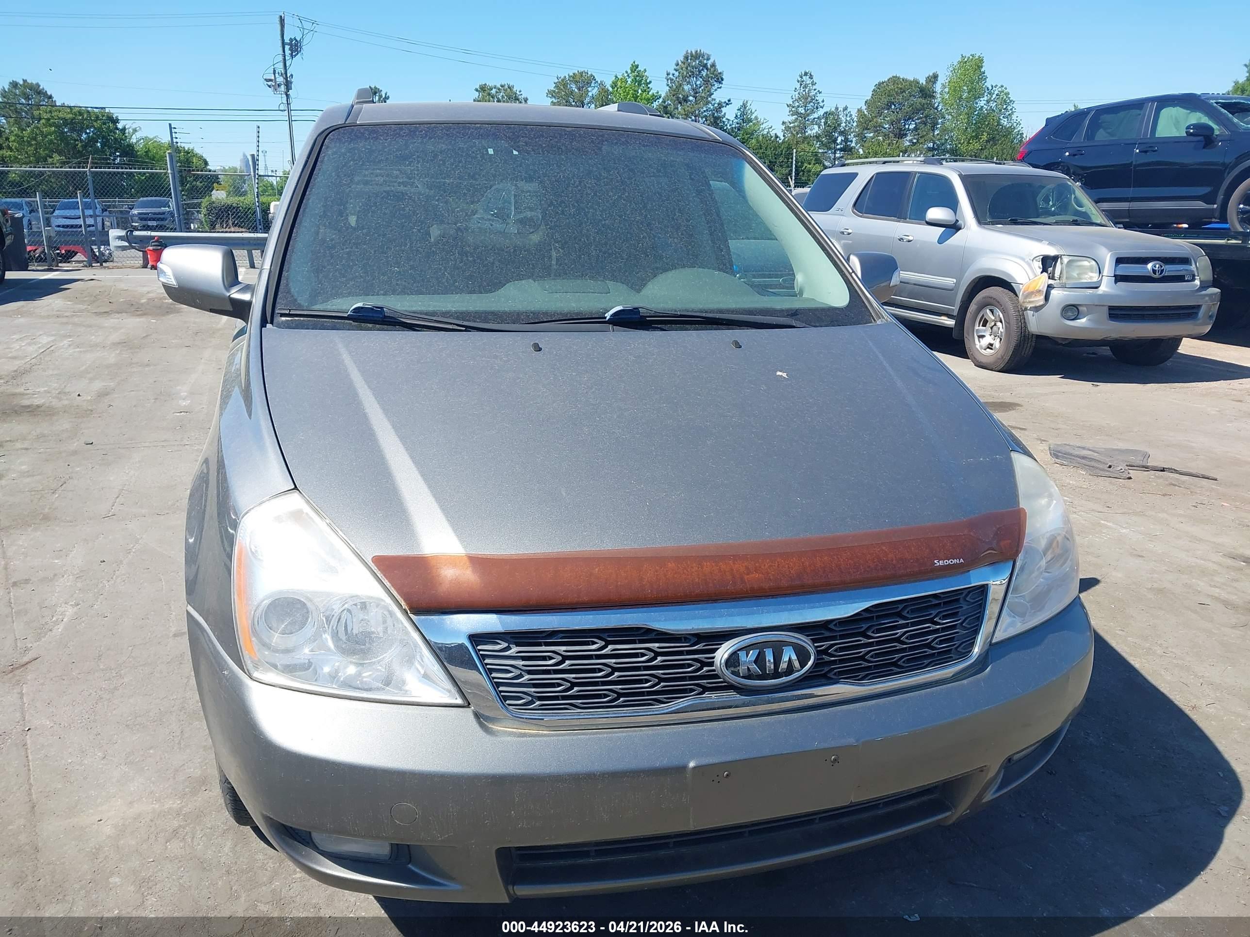 KIA SEDONA image 6