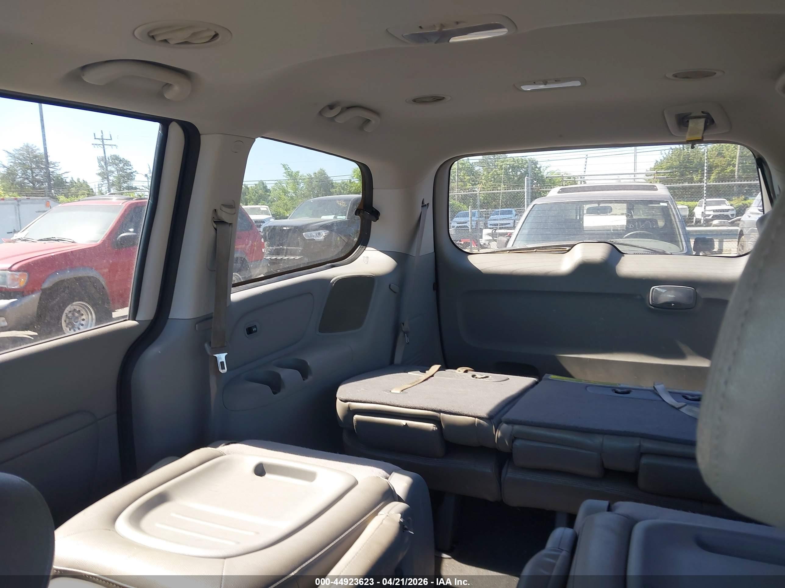 KIA SEDONA image 8