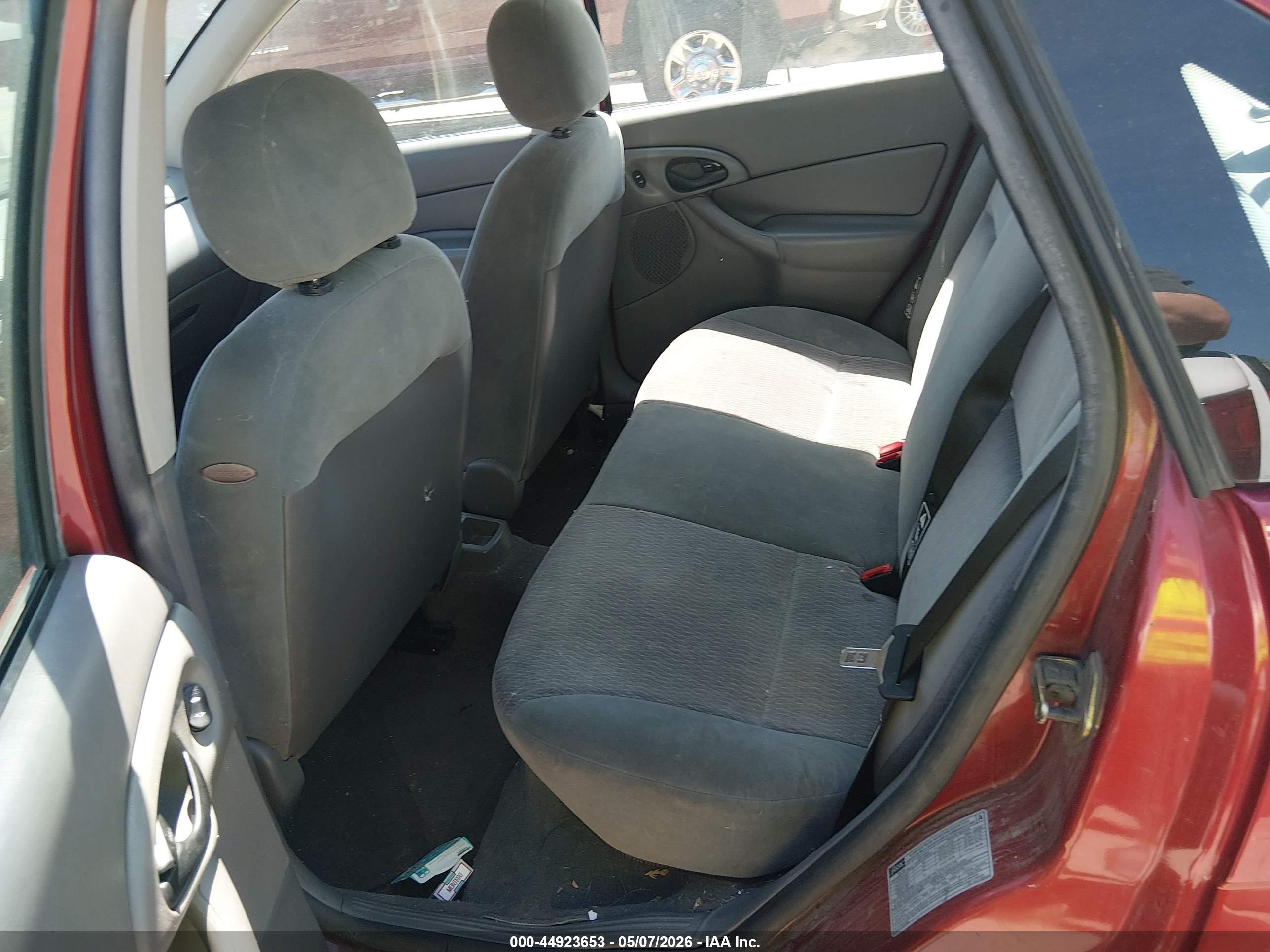 FORD FOCUS image 8