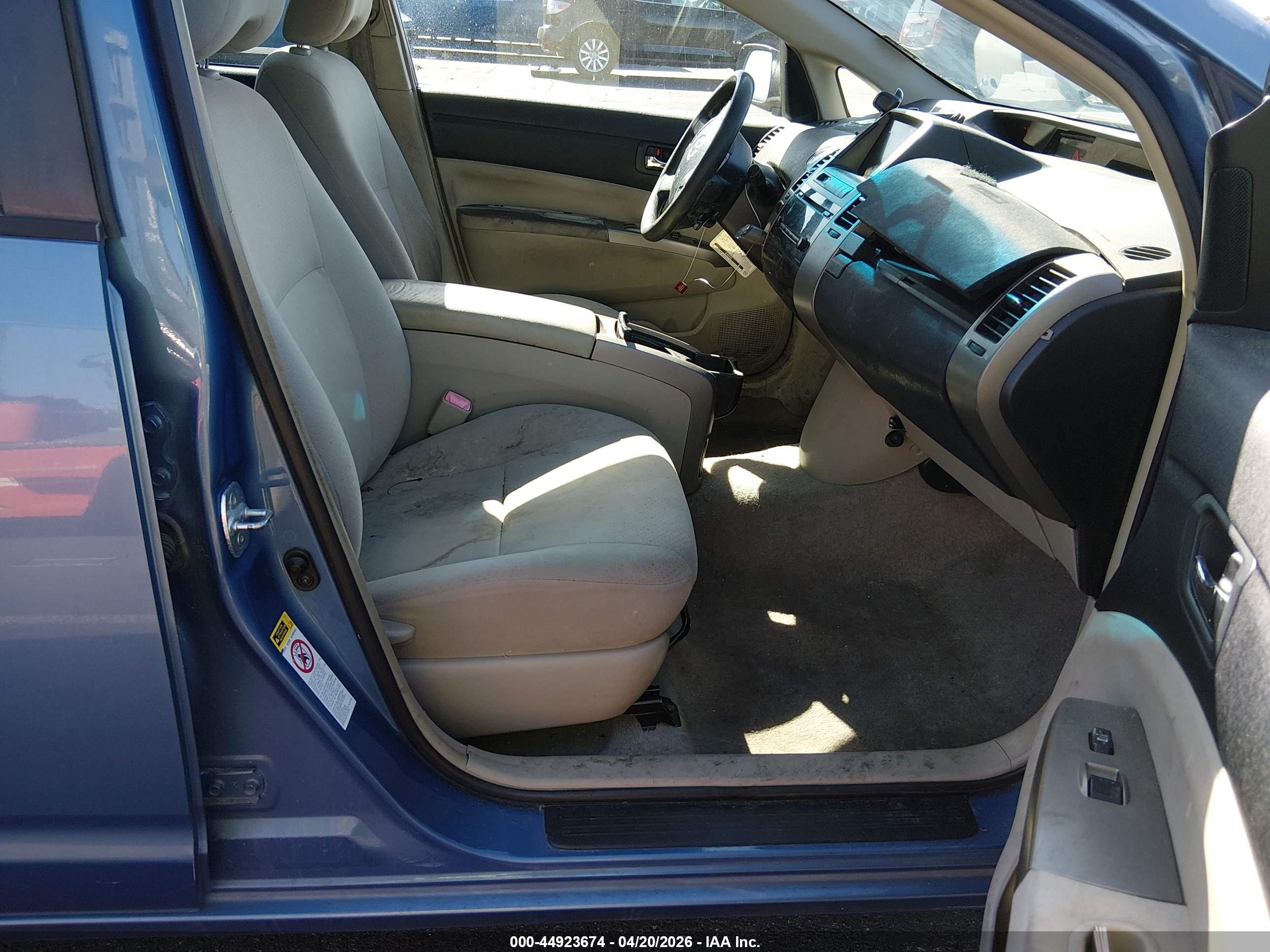 TOYOTA PRIUS image 5