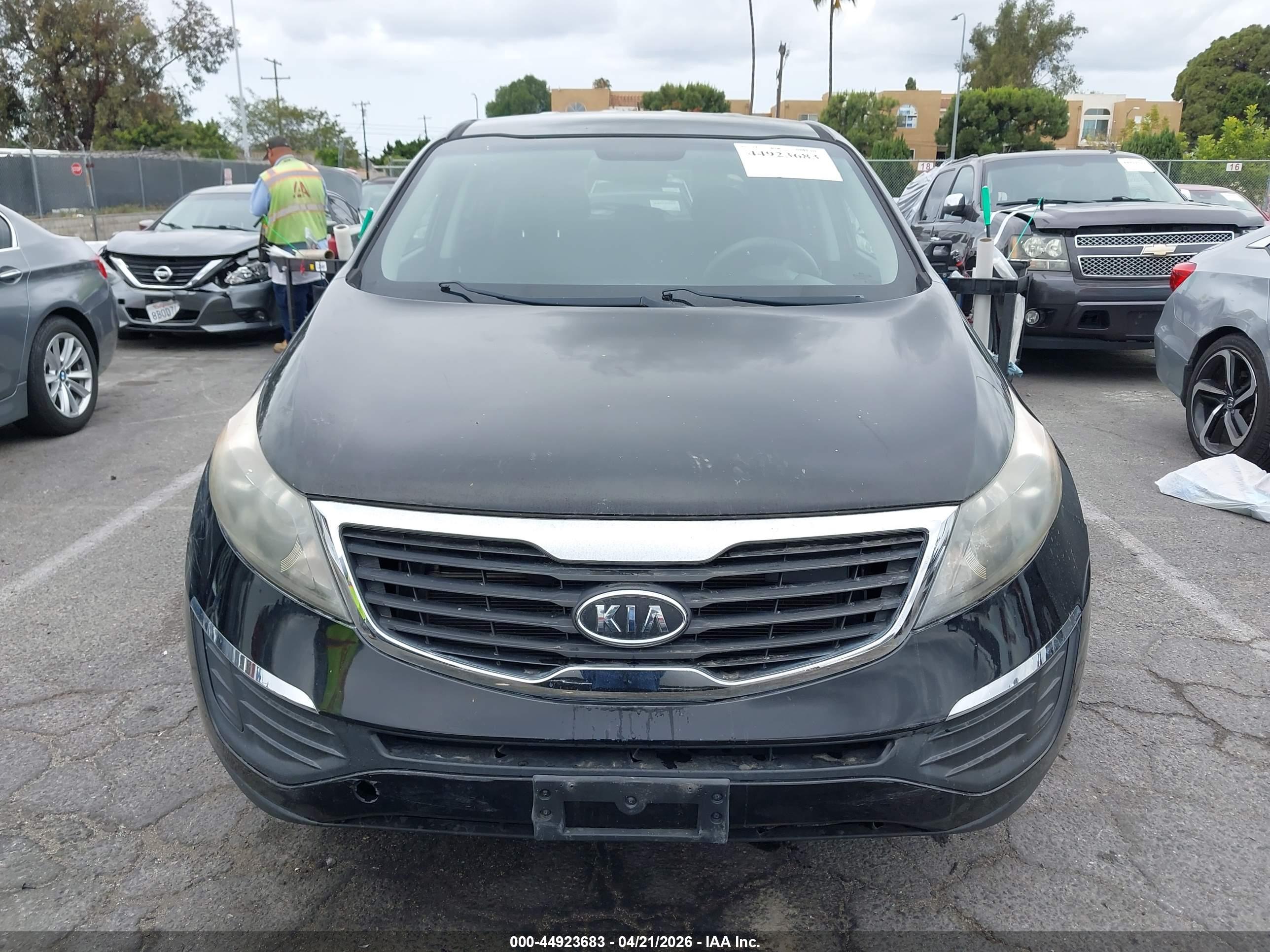 KIA SPORTAGE image 6