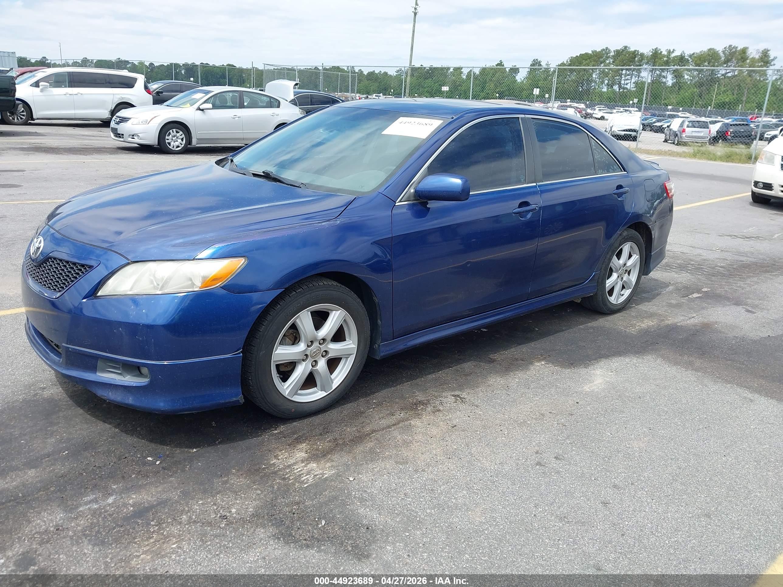 TOYOTA CAMRY image 2