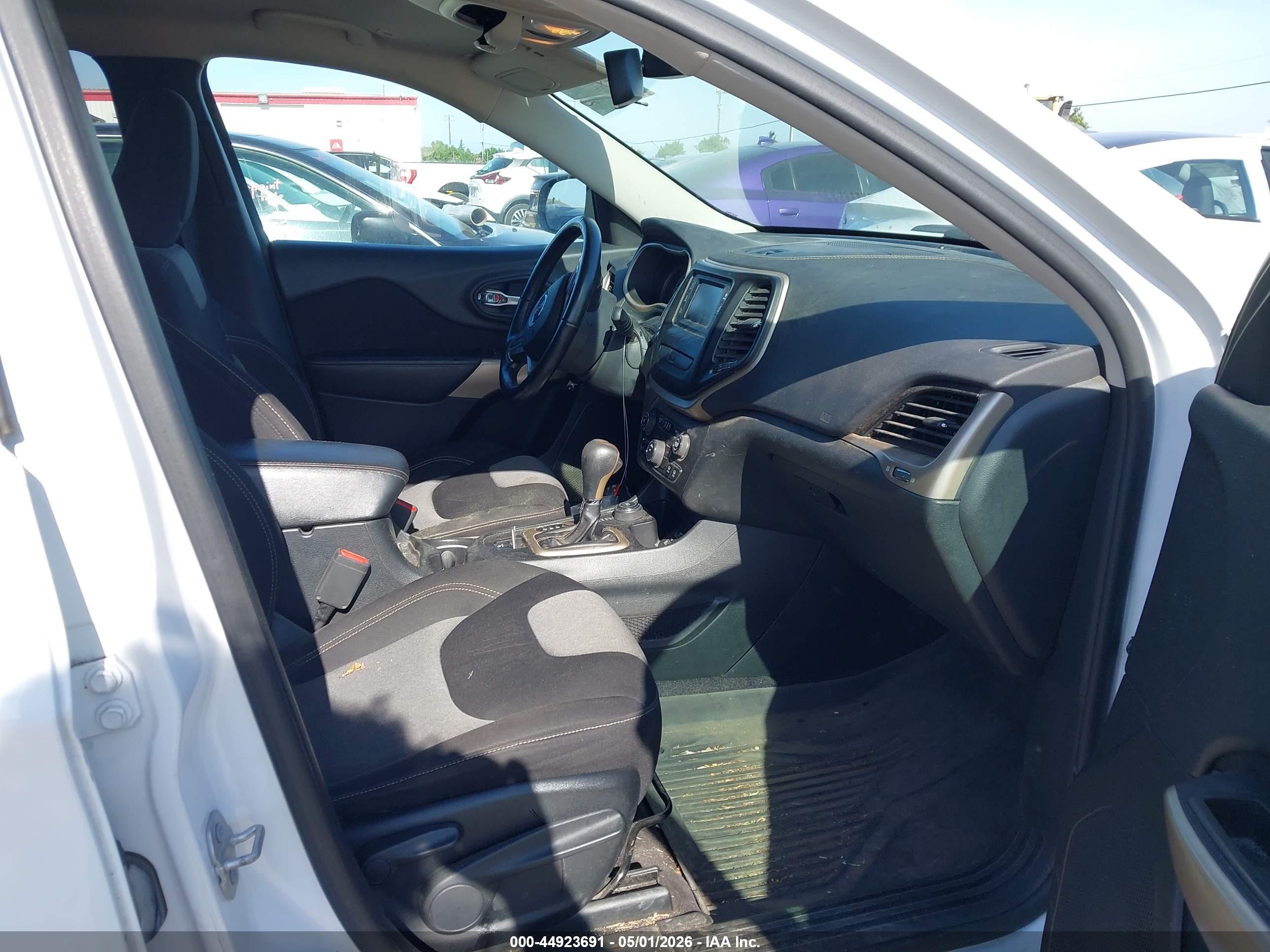 JEEP CHEROKEE image 5