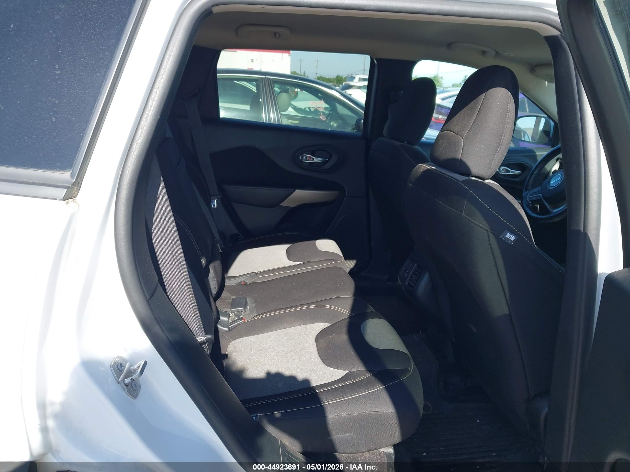 JEEP CHEROKEE image 8