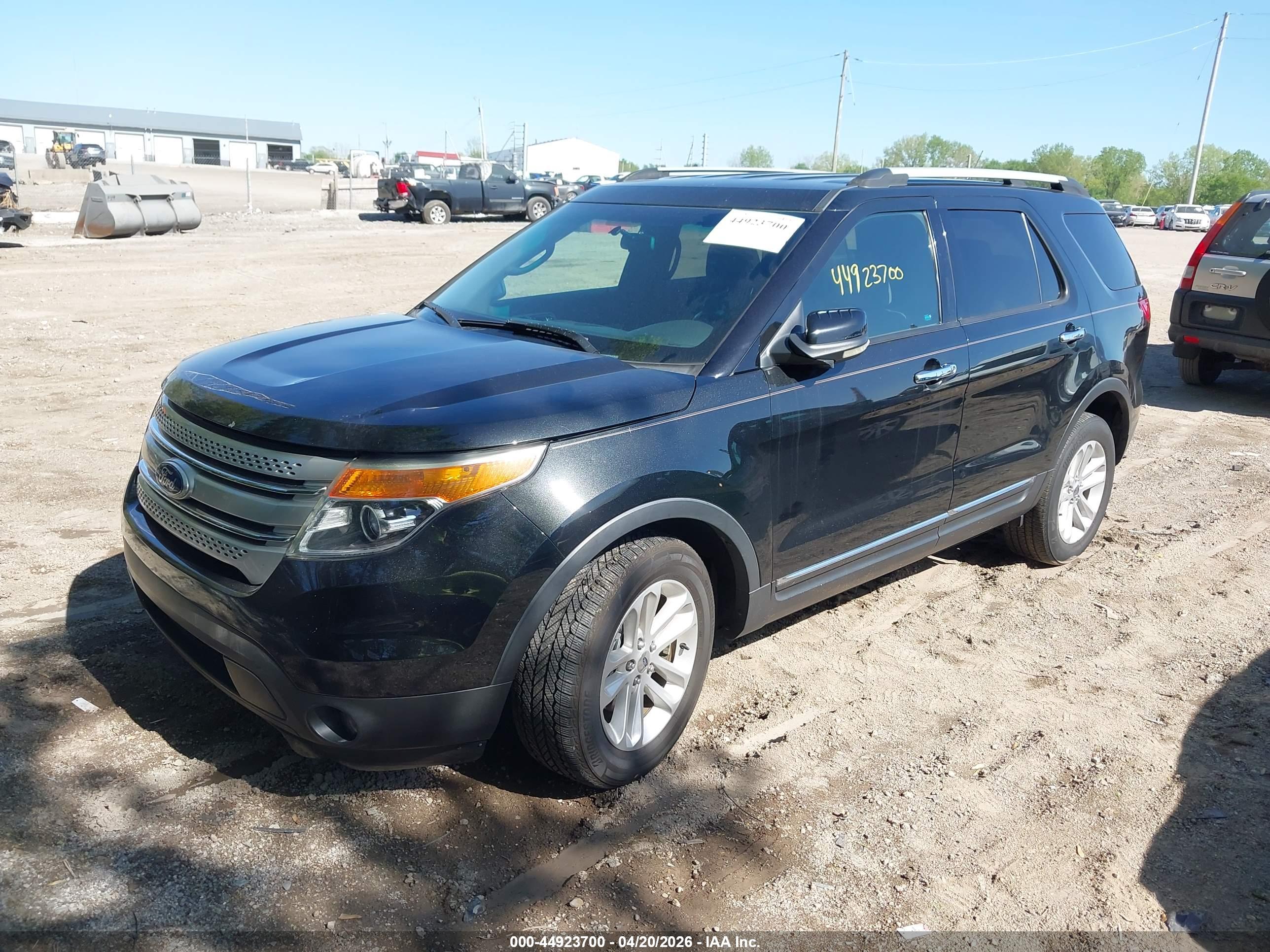 FORD EXPLORER image 2