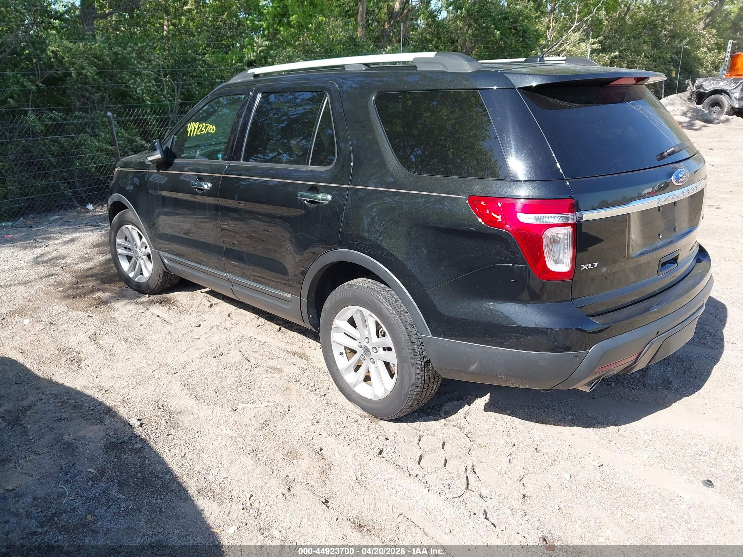 FORD EXPLORER image 3