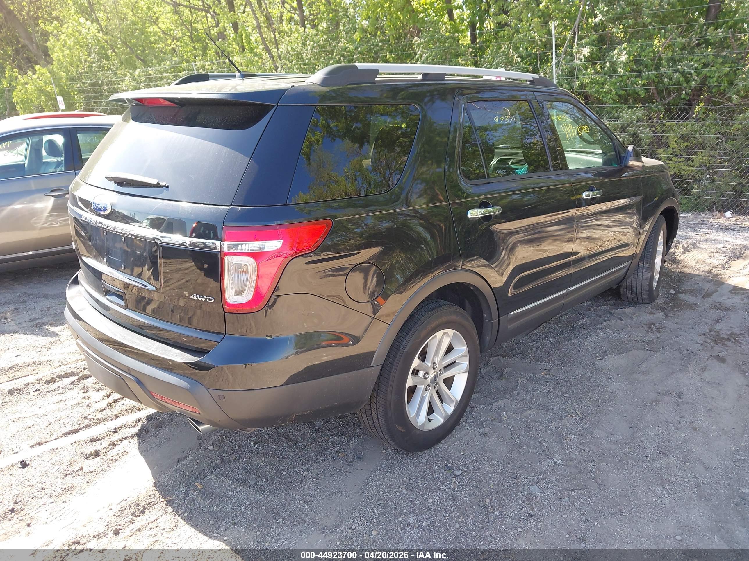 FORD EXPLORER image 4