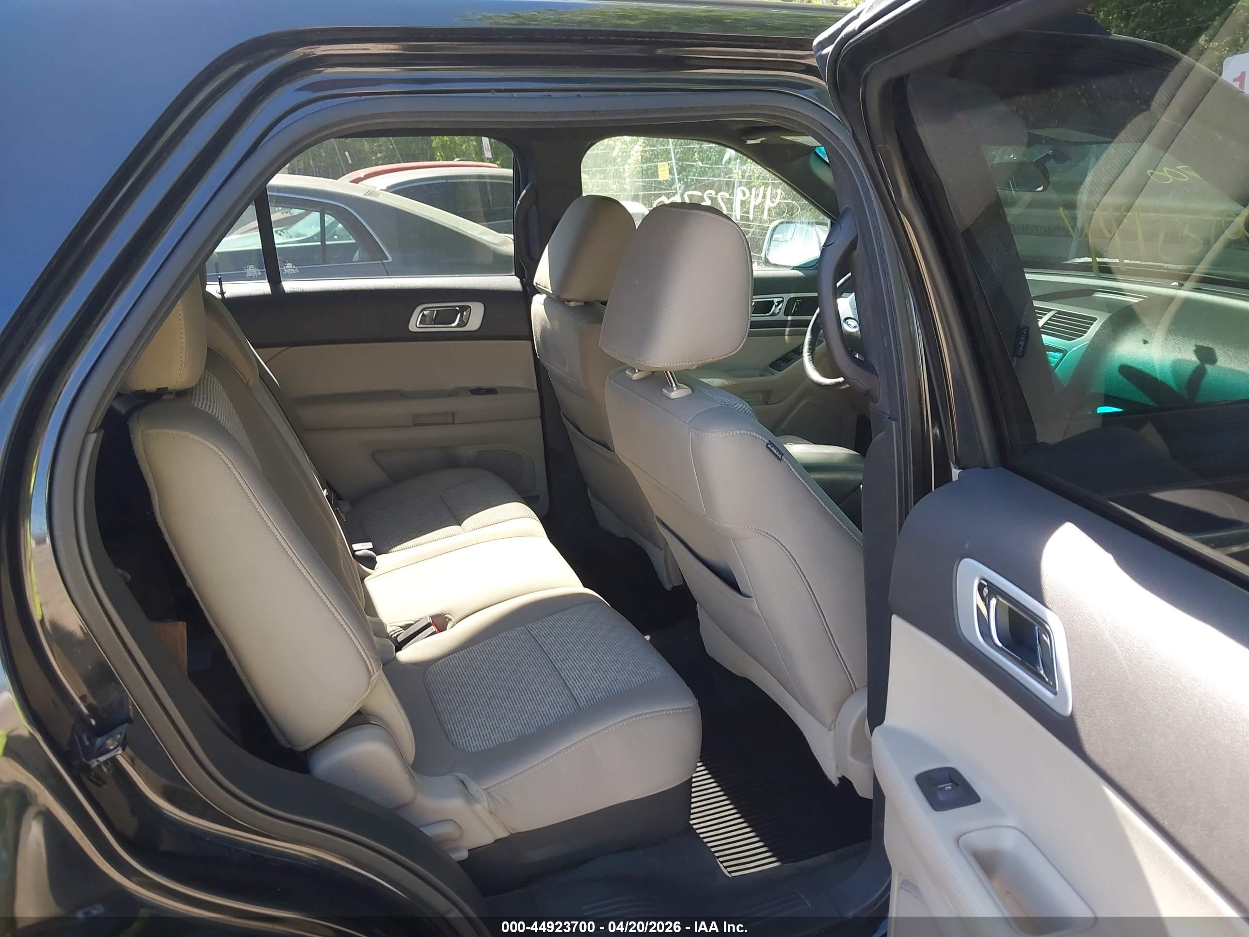 FORD EXPLORER image 8
