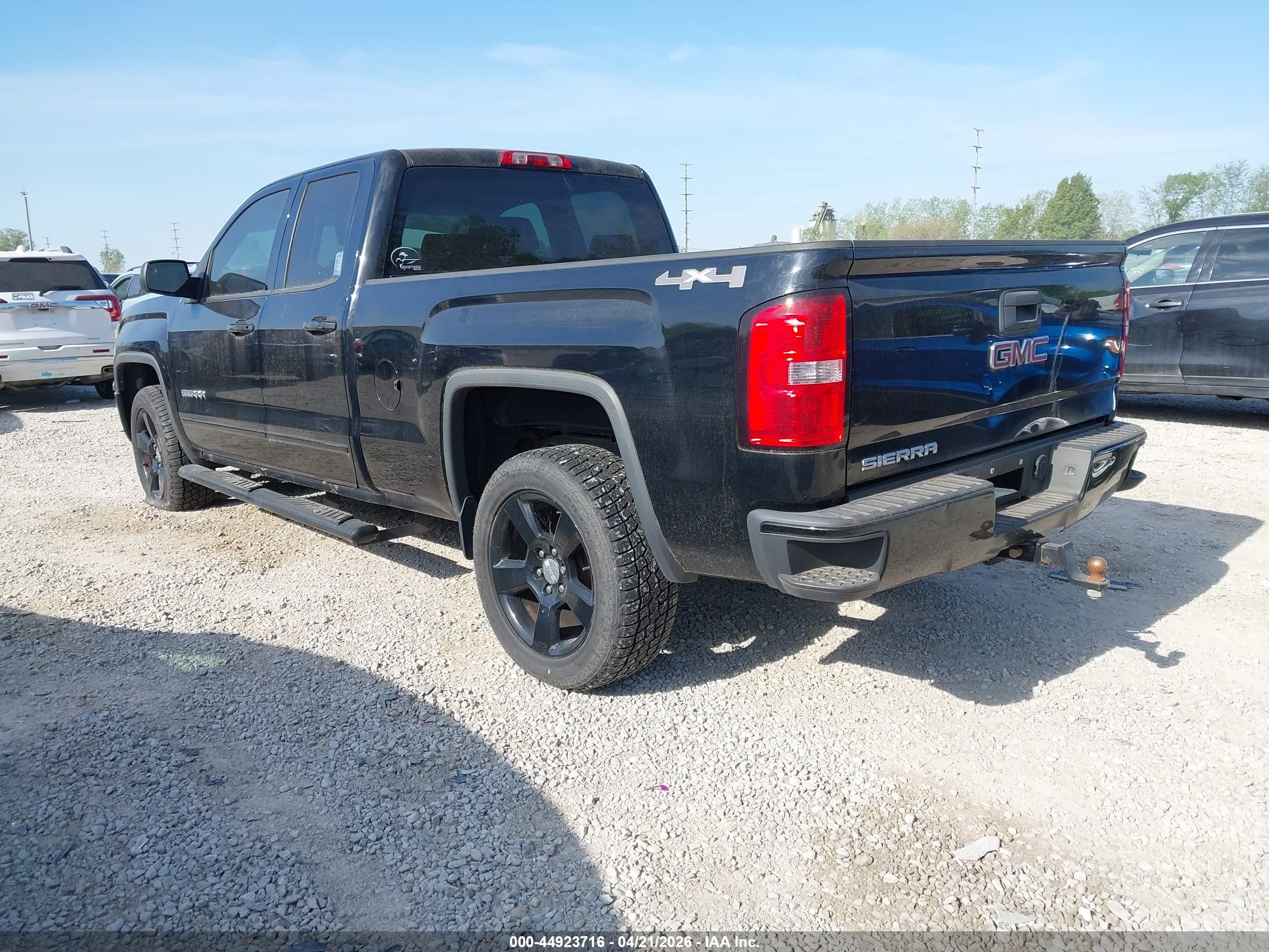 GMC SIERRA image 3