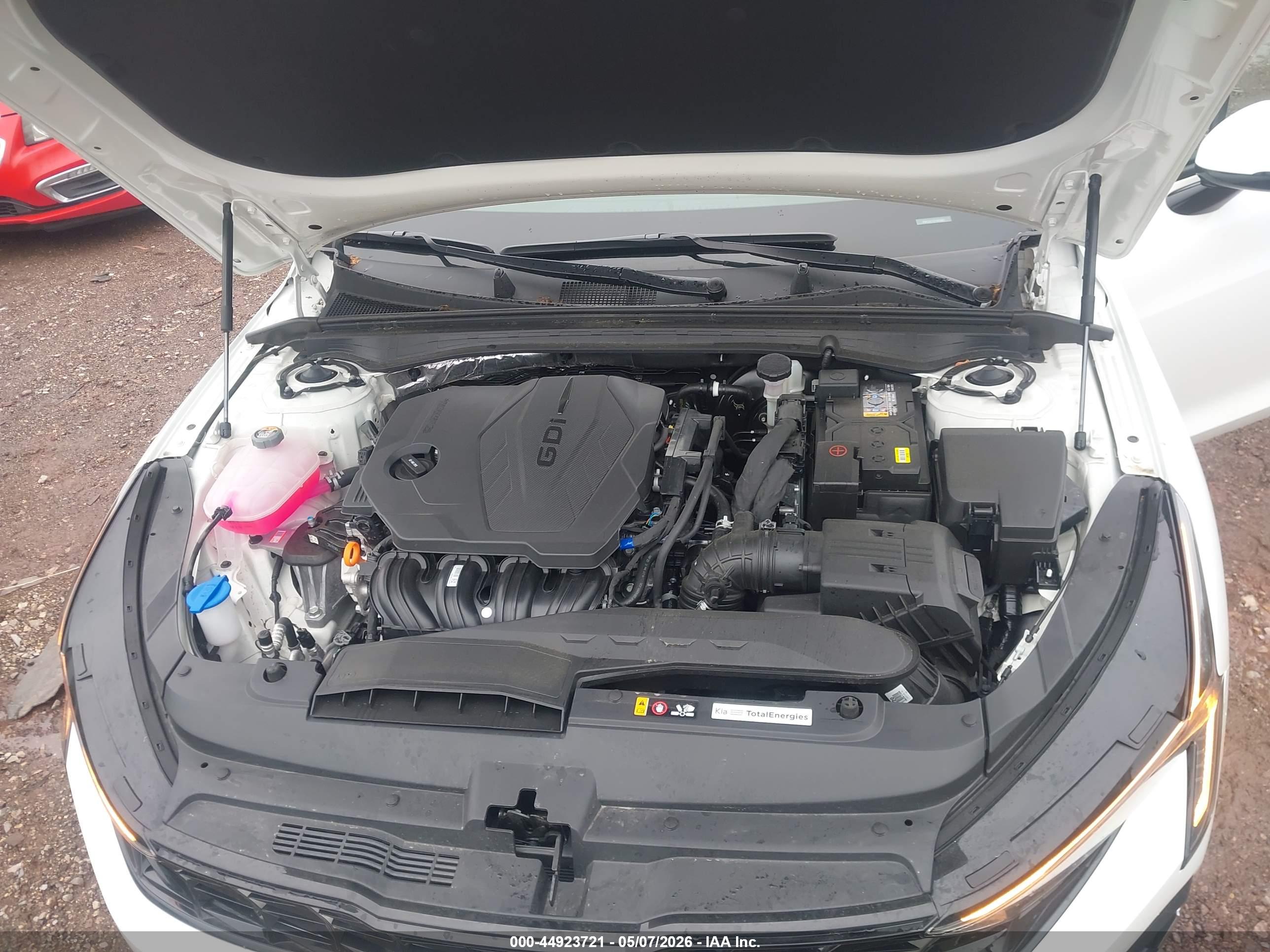 KIA K5 image 10