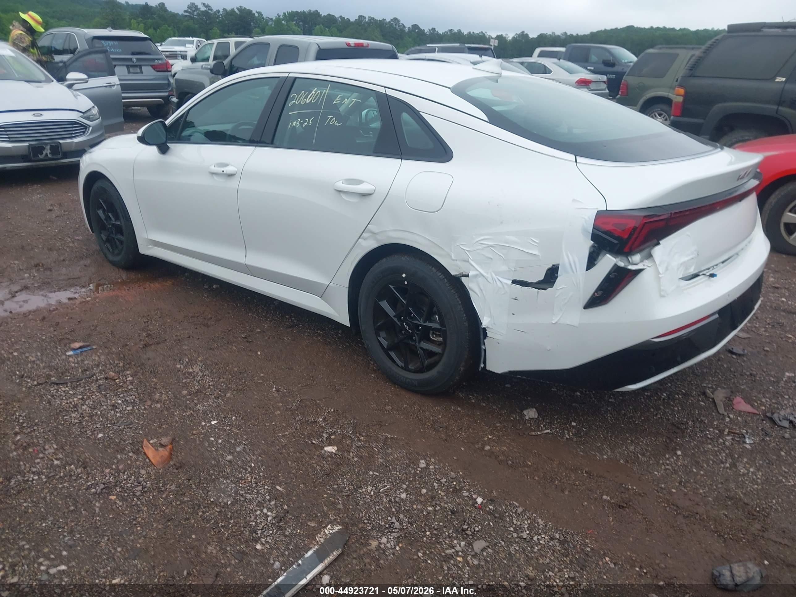 KIA K5 image 3