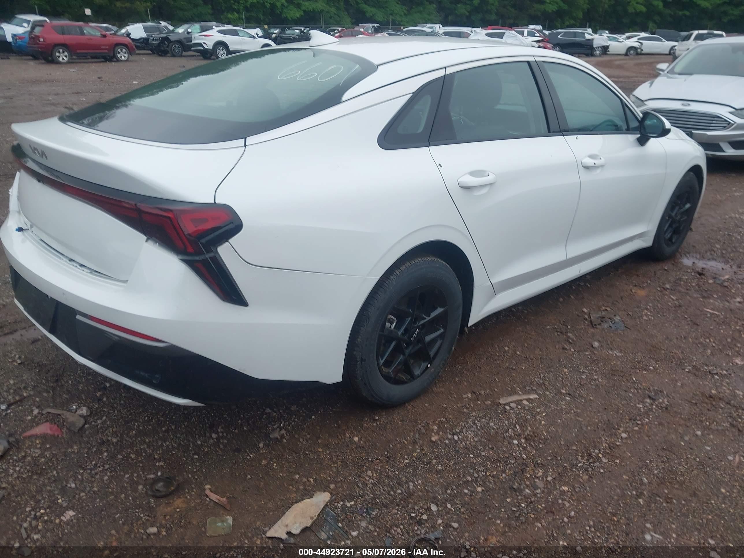 KIA K5 image 4