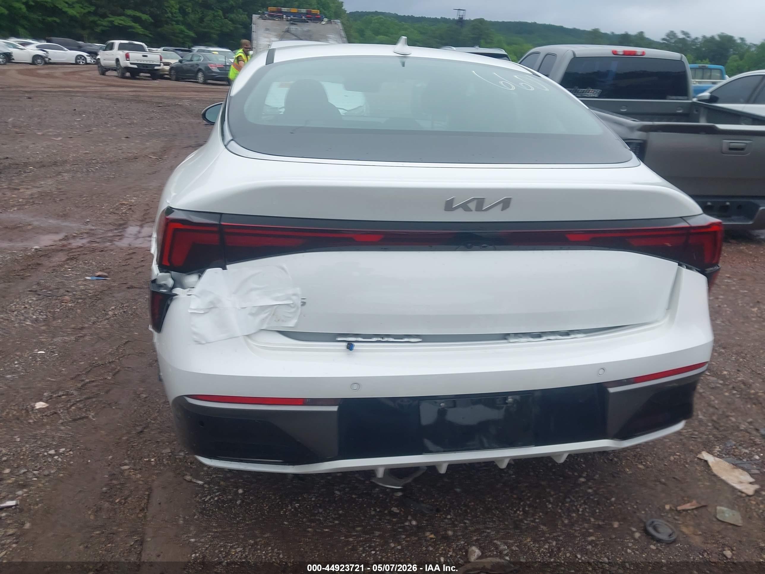 KIA K5 image 6
