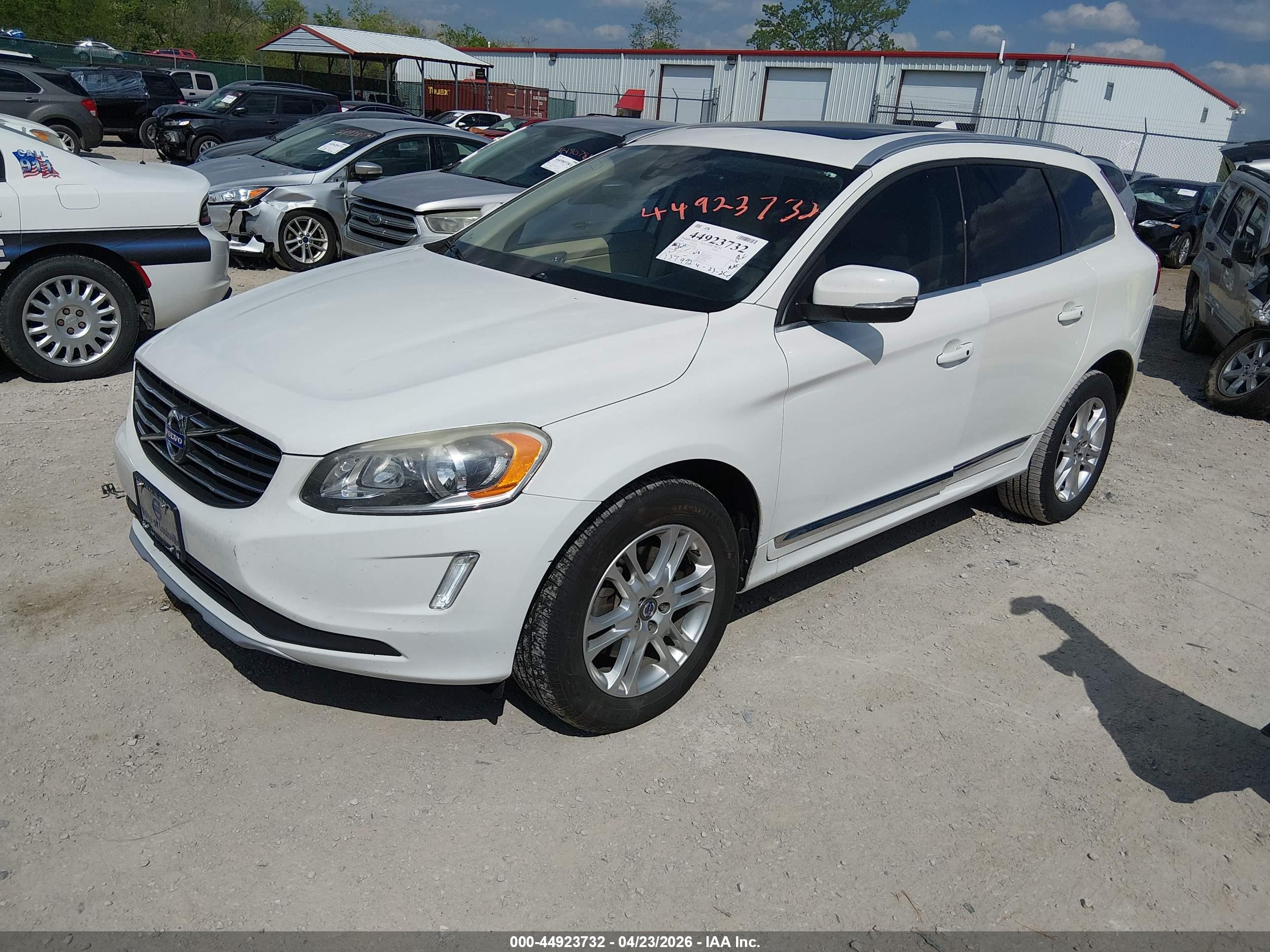 VOLVO XC60 image 2