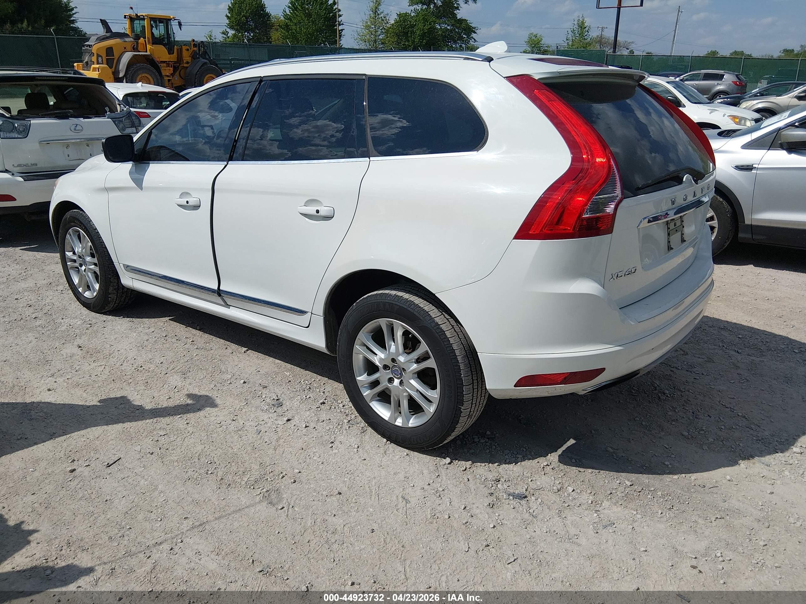VOLVO XC60 image 3