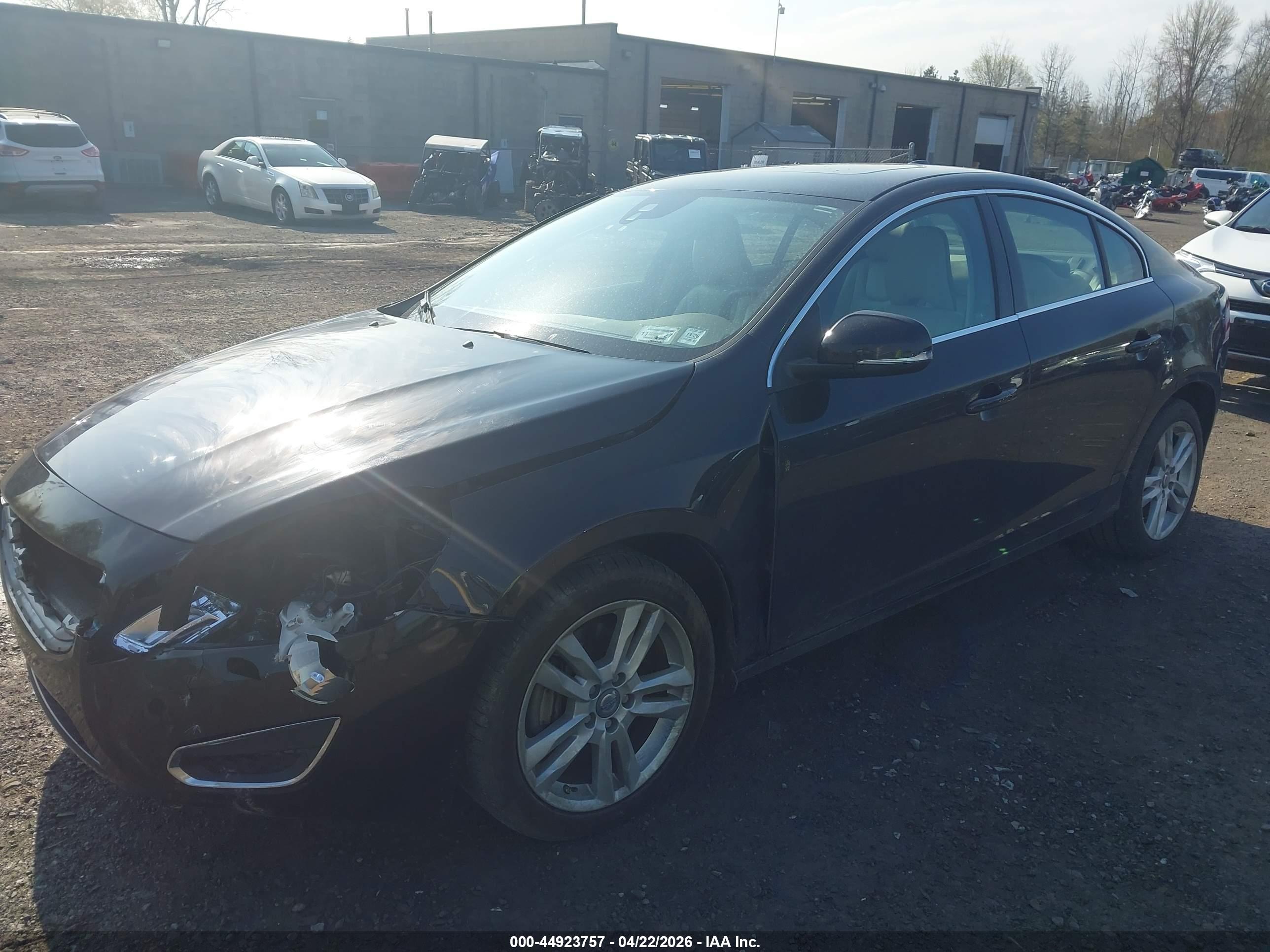 VOLVO S60 image 2