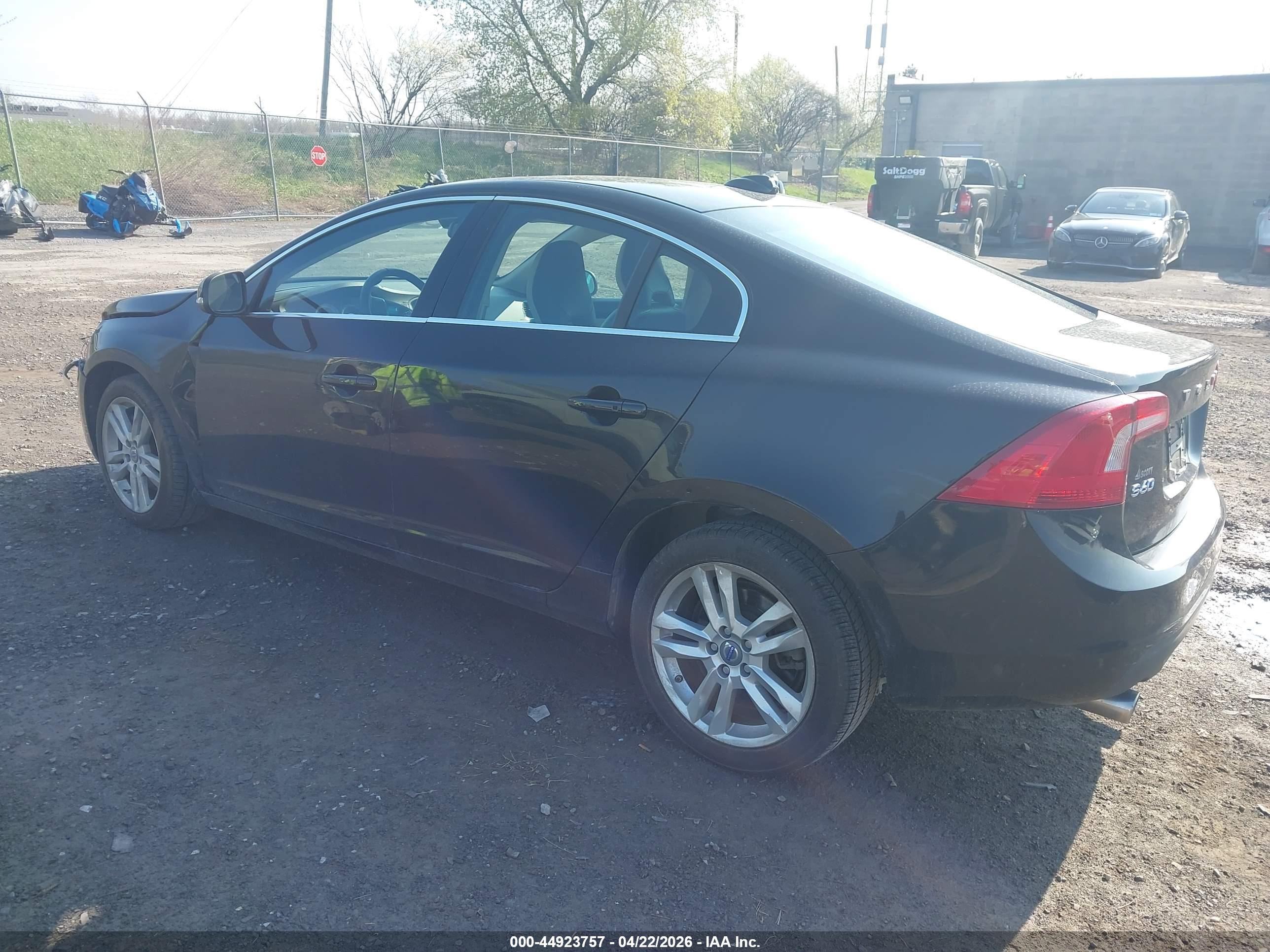 VOLVO S60 image 3